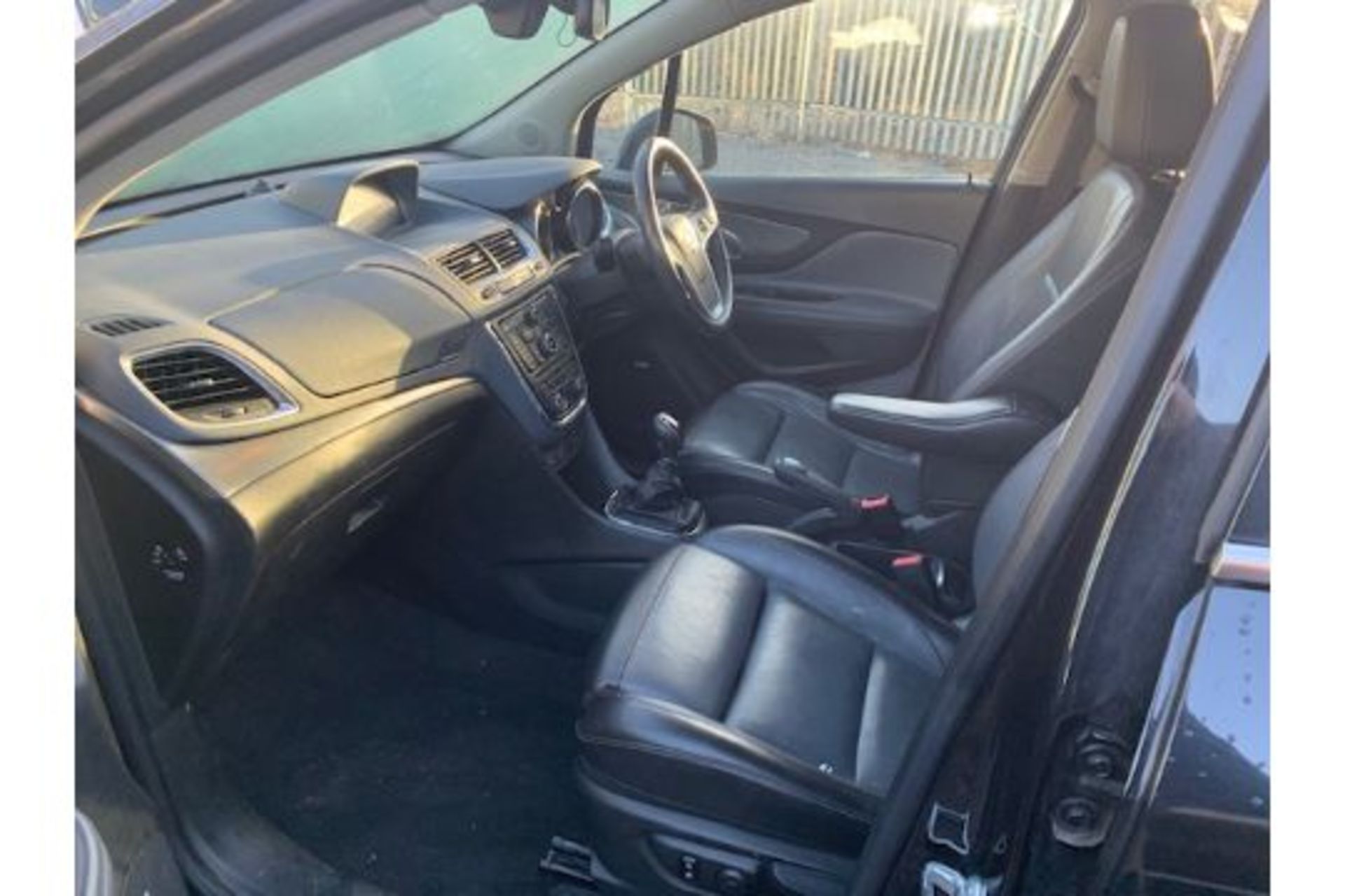 BT63 LXJ VAUXHALL MOKKA SE CDTI S/S 4X4 2 X KEYS LOGBOOK ALLOY WHEELS LEATHER SEATS 6 SPEED STEERING - Image 2 of 11