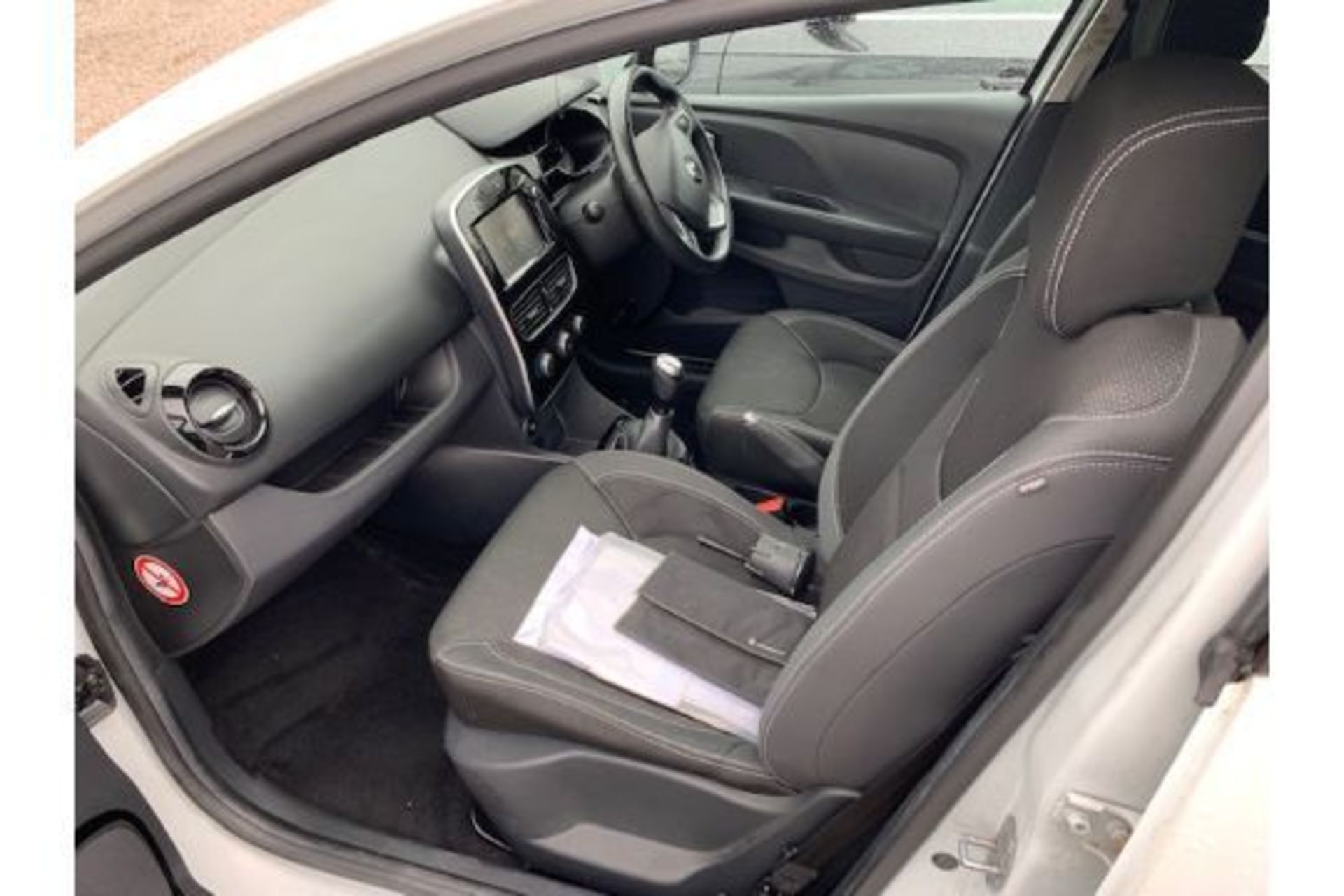 EK18 LTO WHITE RENAULT CLIO DYNAMIQUE NAV 1 X KEY LOGBOOK ALLOY WHEELS CENTRAL LOCKING ELECTRIC - Image 9 of 11