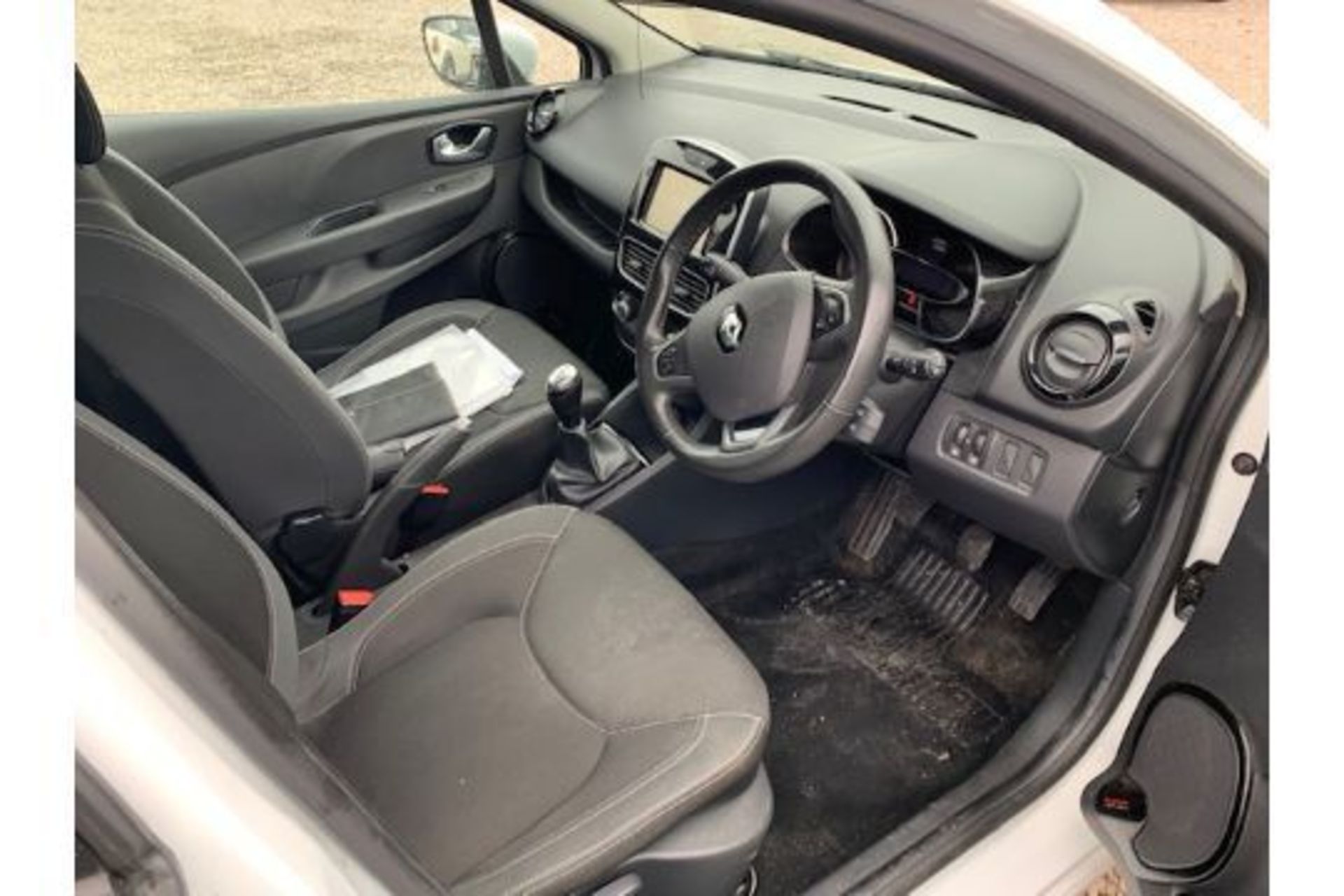 EK18 LTO WHITE RENAULT CLIO DYNAMIQUE NAV 1 X KEY LOGBOOK ALLOY WHEELS CENTRAL LOCKING ELECTRIC - Image 3 of 11