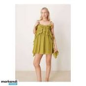 250 X BRAND NEW PIECES OF BRANDED WOMENS CLOTHING IN VARIOUS DESIGNS AND SIZES INCLUDING