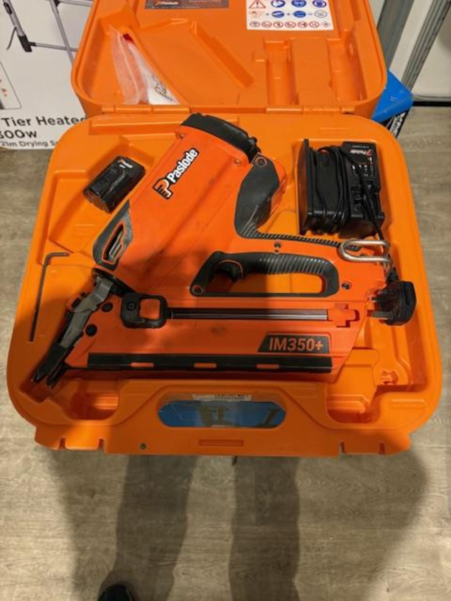 Paslode IM350+ 90mm 7.4V 1 x 2.1Ah Lithium First Fix Cordless Gas Nail Gun with Battery, Charger &