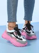 TRADE LOT 100 PIECE MIXED LOT FROM A POPULAR ONLINE RETAILER, MAJORITY OF PIECES WILL CONSIST OF