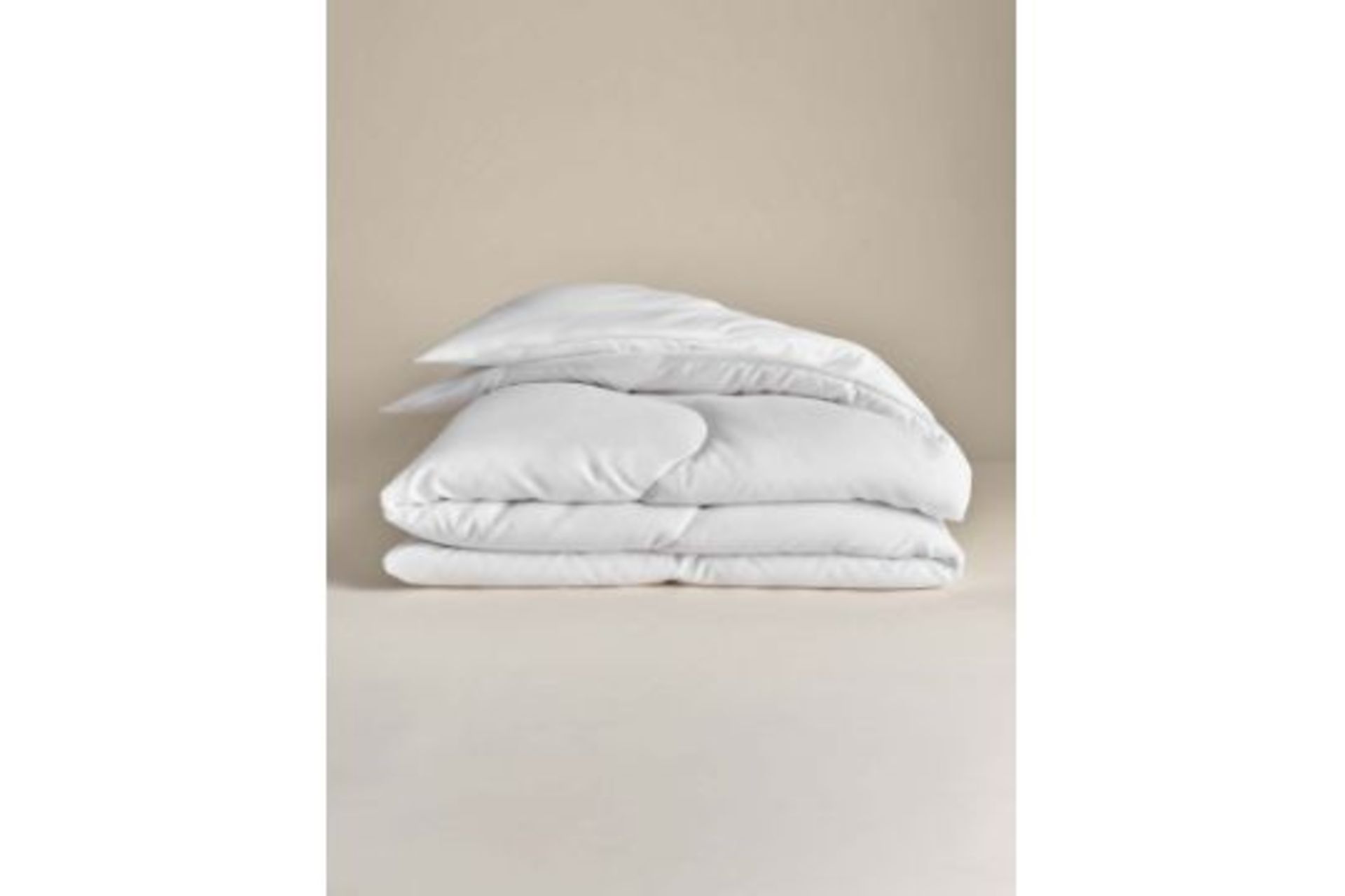 Mark & Spencer Touch of Silk 10.5 Tog Duvet Super King Size (6 ft) White-SR3(1.4) Discover the
