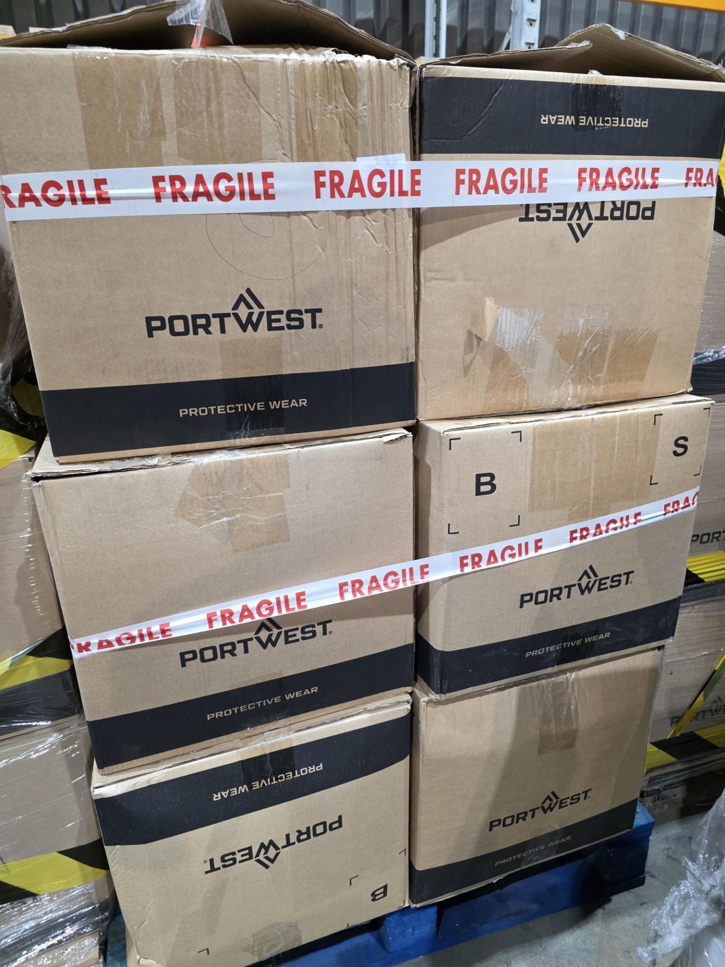 Pallet of High-Value Portwest Workwear – RRP £8,000–£12,000 per Pallet DESCRIPTION: Each pallet - Image 23 of 39