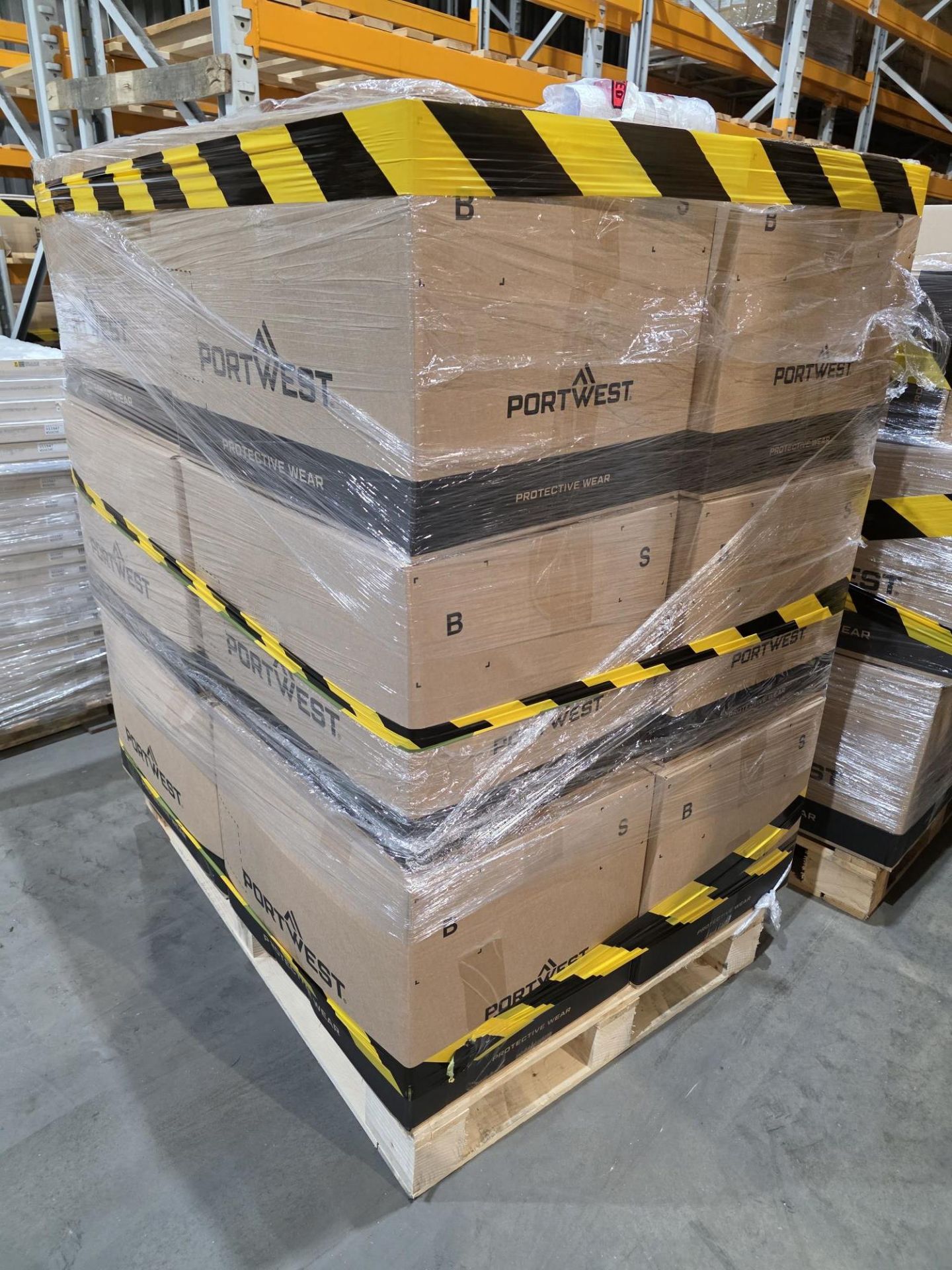 Pallet of High-Value Portwest Workwear – RRP £8,000–£12,000 per Pallet DESCRIPTION: Each pallet - Image 22 of 39