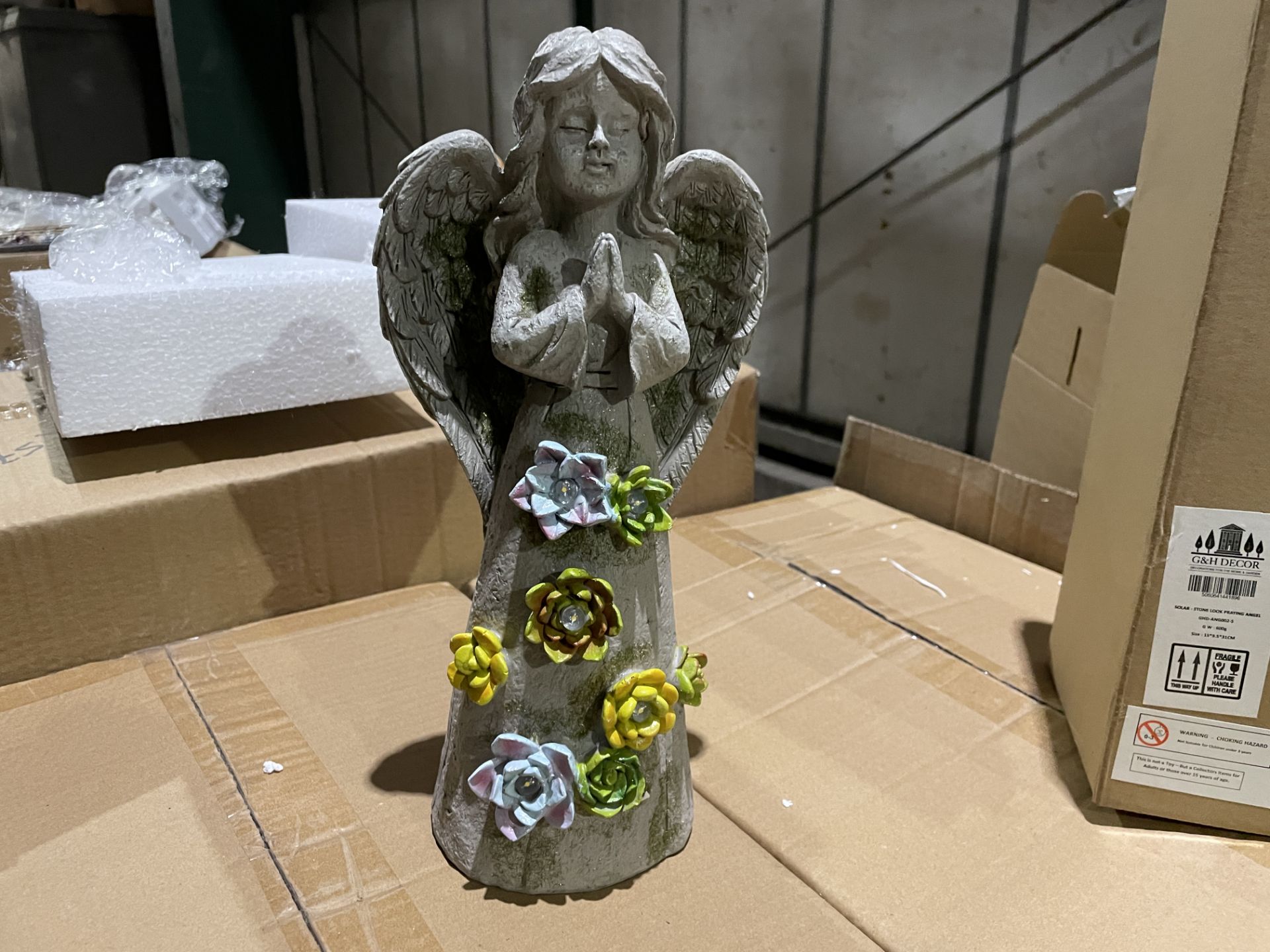 16 X BRAND NEW G&H DÉCOR STONE AND FLORAL DESIGN SOLAR PRAYING ANGEL GARDEN ORNAMENTS RRP £28