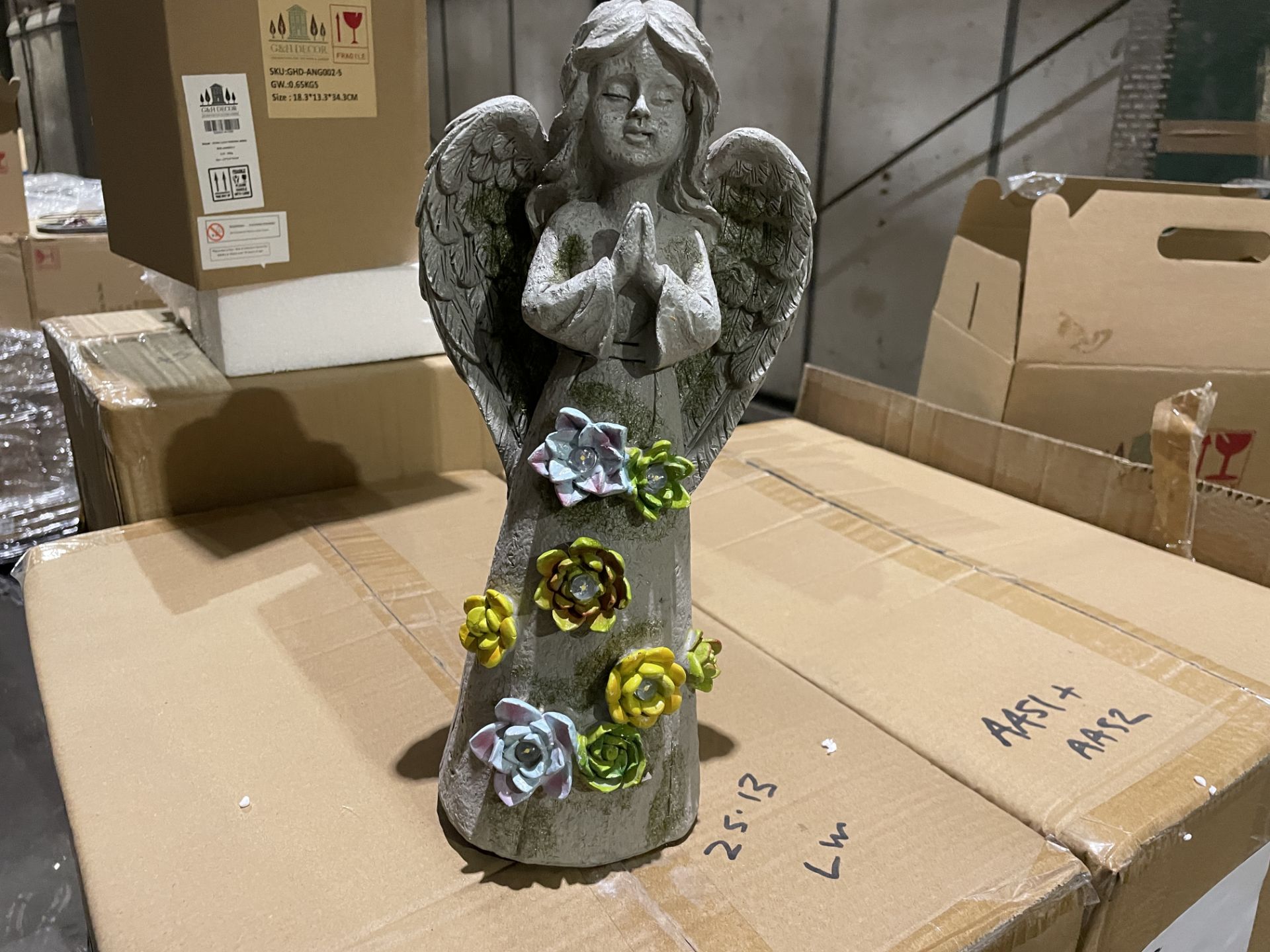 16 X BRAND NEW G&H DÉCOR STONE AND FLORAL DESIGN SOLAR PRAYING ANGEL GARDEN ORNAMENTS RRP £28