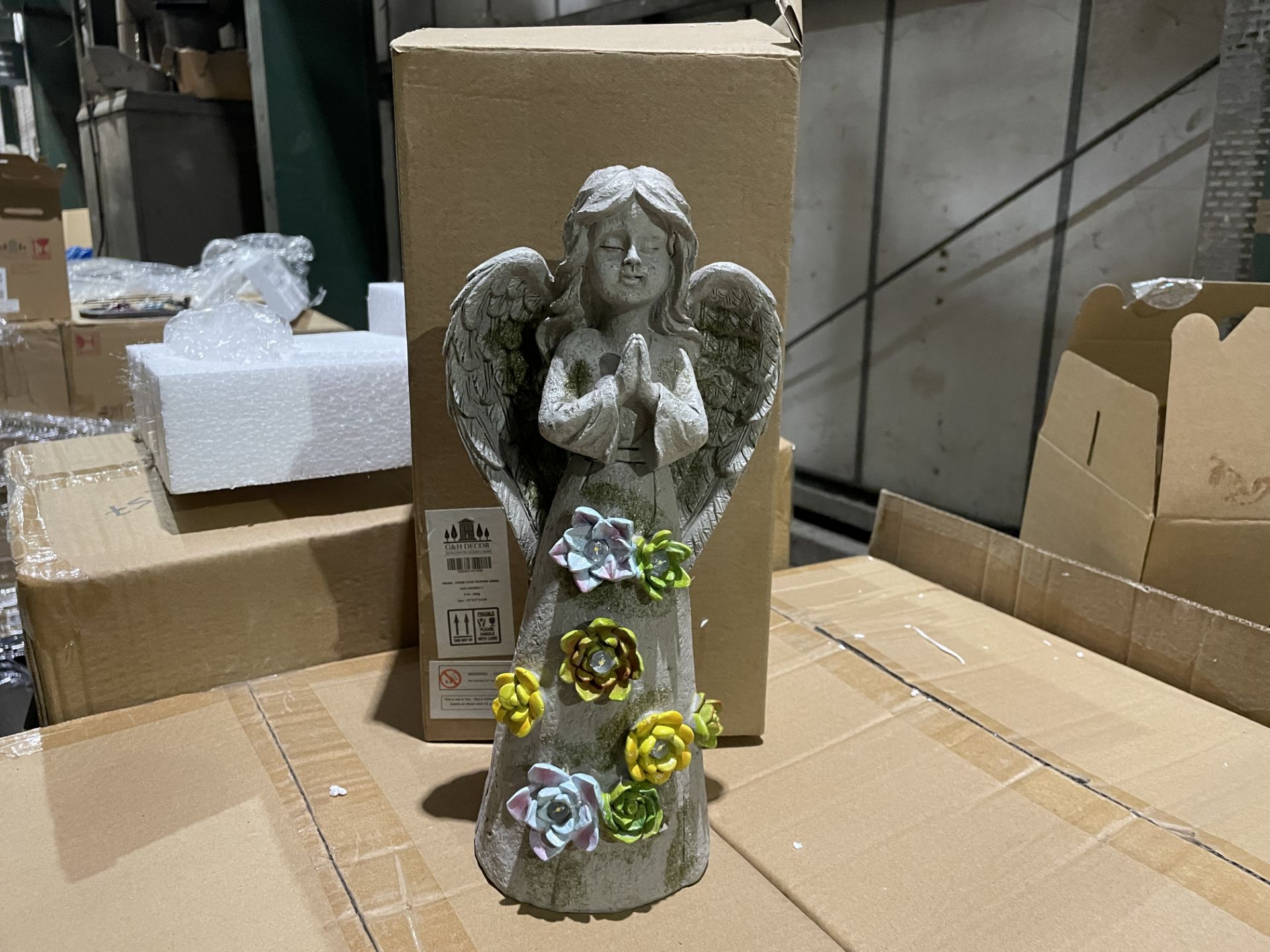 16 X BRAND NEW G&H DÉCOR STONE AND FLORAL DESIGN SOLAR PRAYING ANGEL GARDEN ORNAMENTS RRP £28 - Image 2 of 2