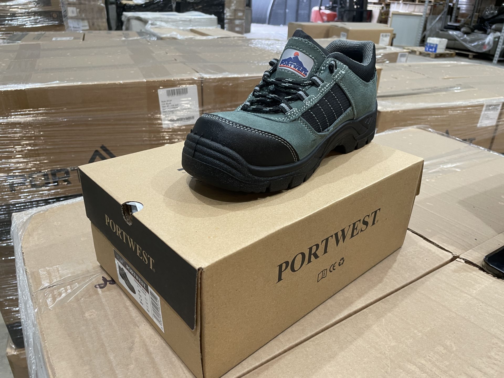 15 X BRAND NEW PAIRS OF PORTWEST COMPOSITELITE BLACK TREKKER SAFETY SHOES SIZE 5 (LOC: 24.9-AA901) - Image 2 of 2