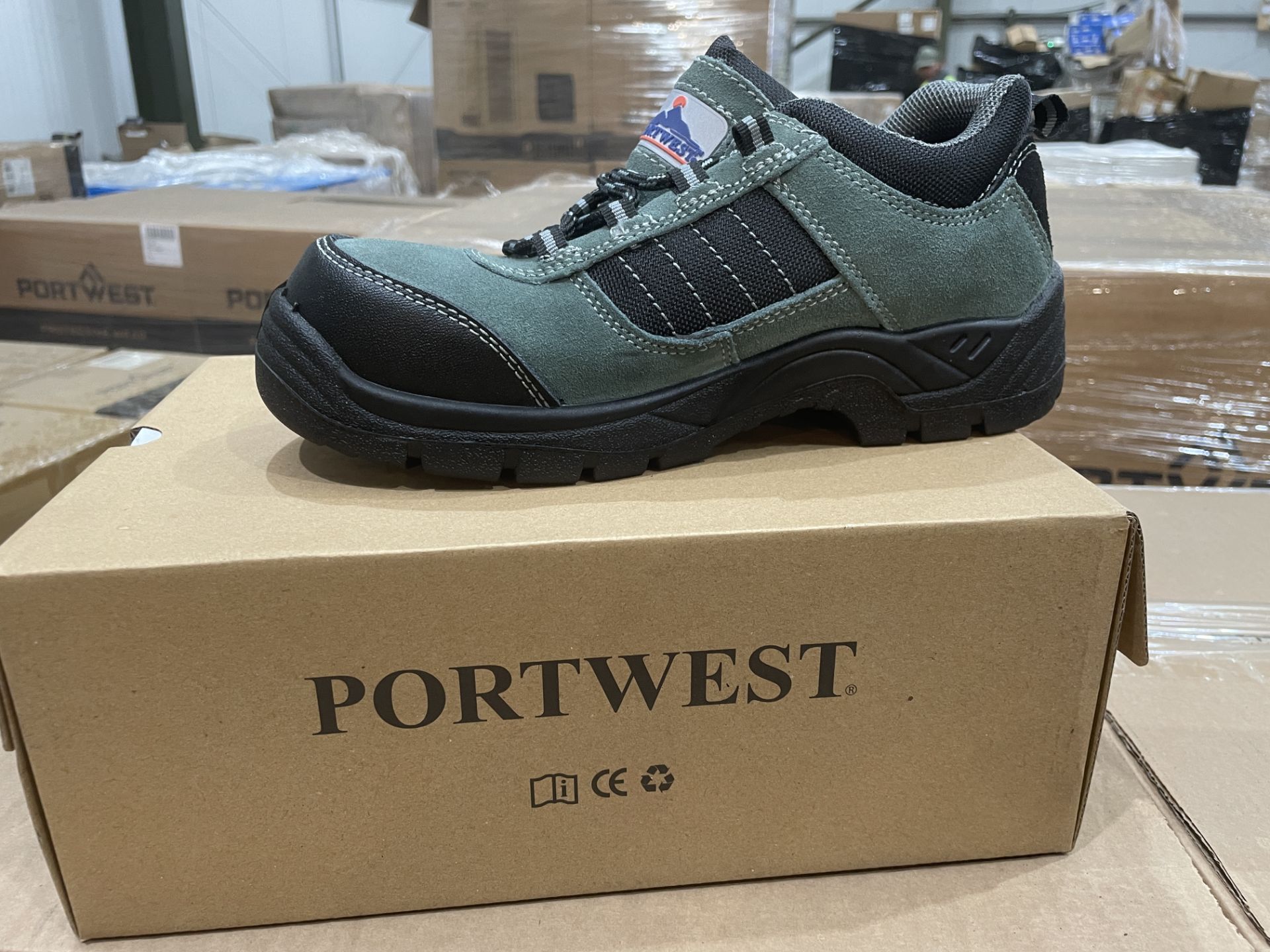 15 X BRAND NEW PAIRS OF PORTWEST COMPOSITELITE BLACK TREKKER SAFETY SHOES SIZE 6.5 (LOC: 24.9- - Image 2 of 2
