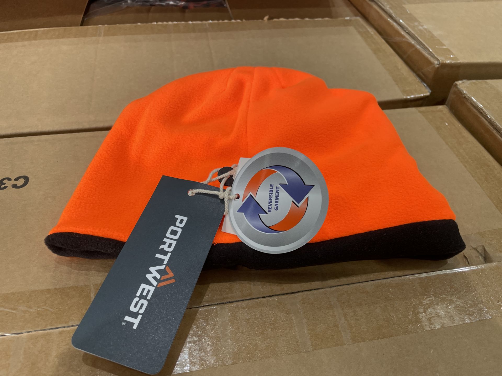 72 X BRAND NEW PORTWEST HI VIS REVERSIBLE BEANIE WINTER WORK HATS (LOC: 45.2-AA662) - Image 2 of 2