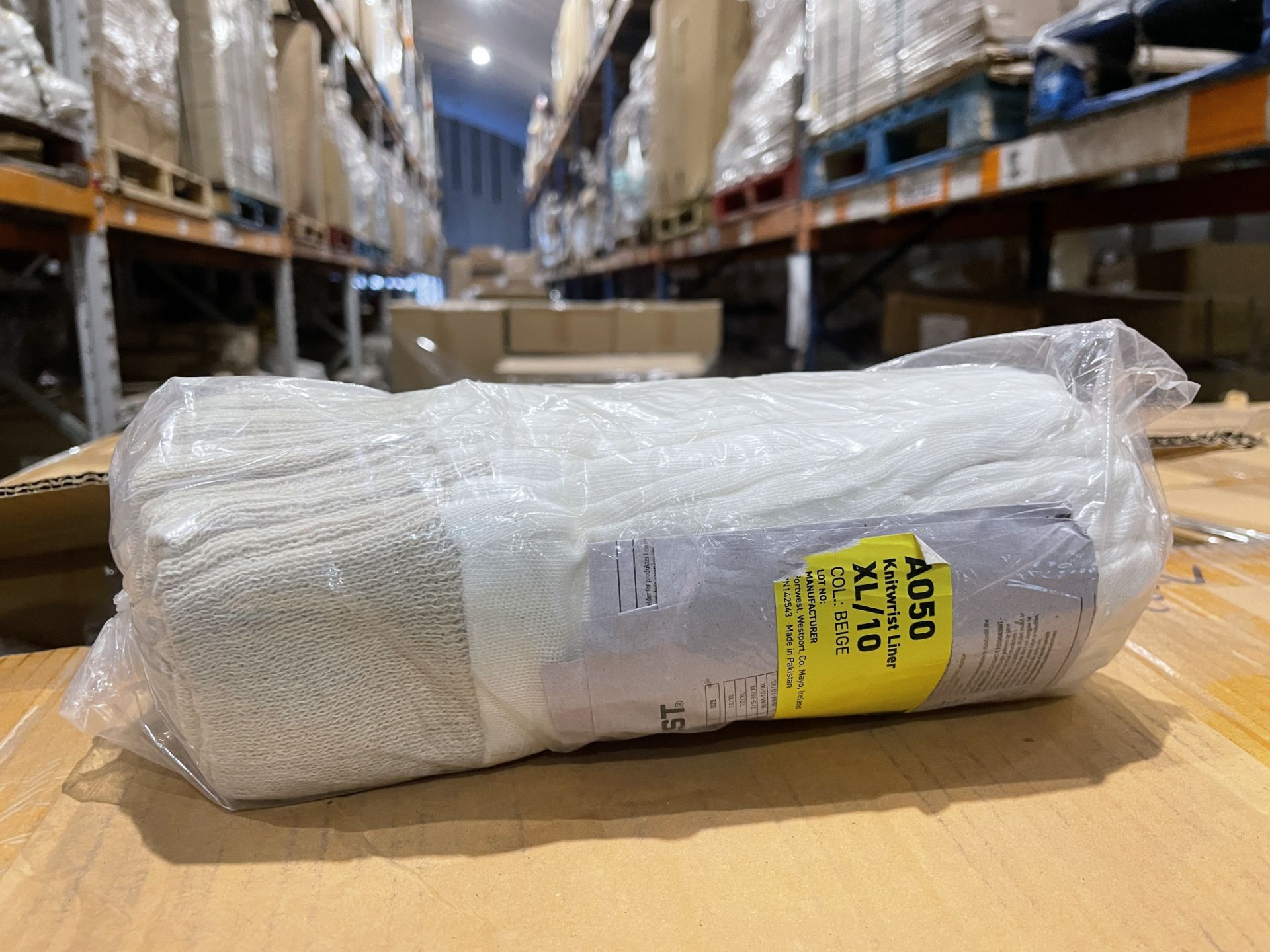 600 X BRAND NEW PAIRS OF PORTWEST KNITWRIST PROFESSIONAL WORK GLOVES (LOC: 46.19-AA3330)