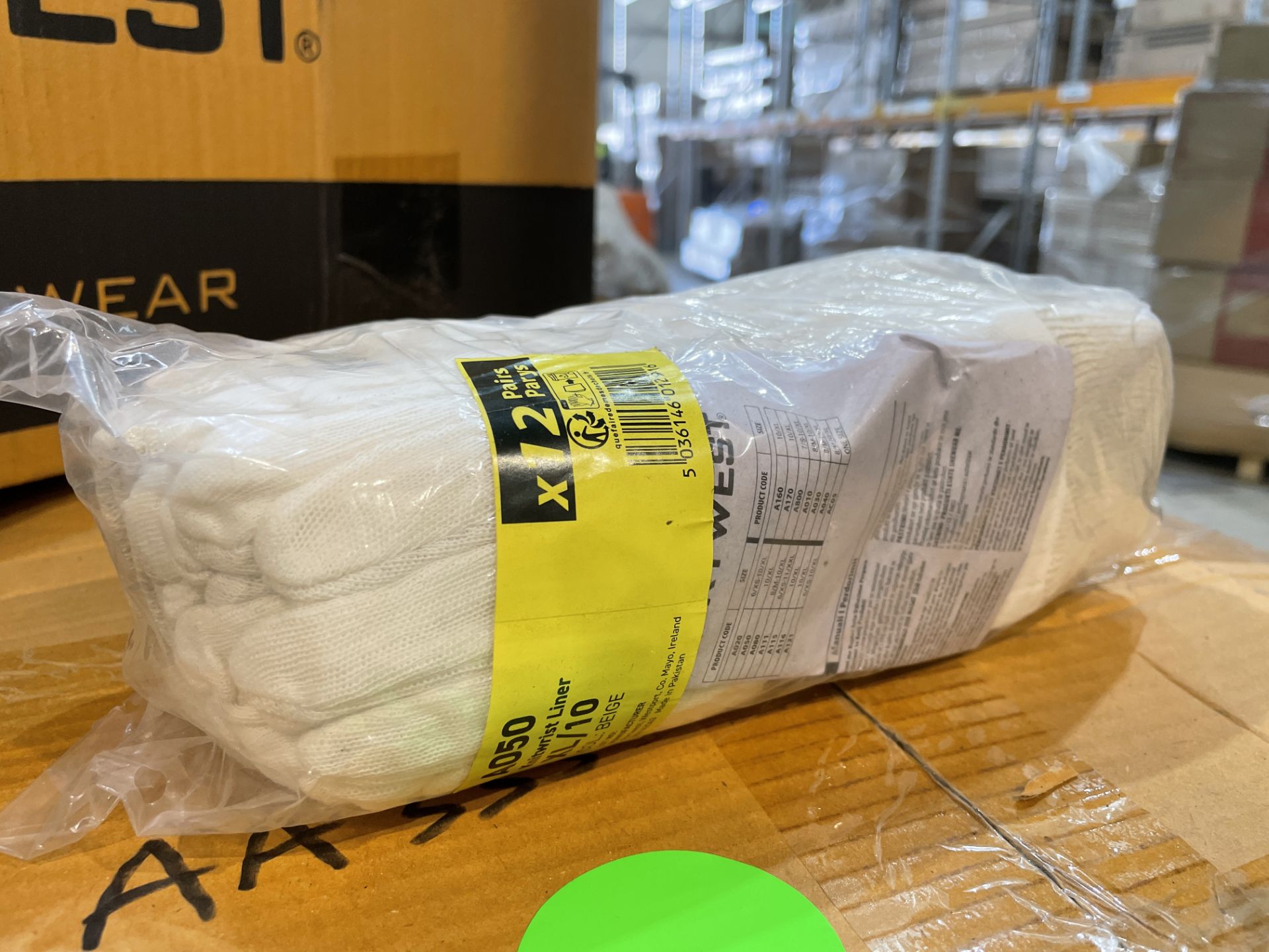 300 X BRAND NEW PAIRS OF PORTWEST WHITE STOCKINETTE KNITWRIST LINER PROFESSIONAL WORK GLOVES (LOC: - Image 2 of 2