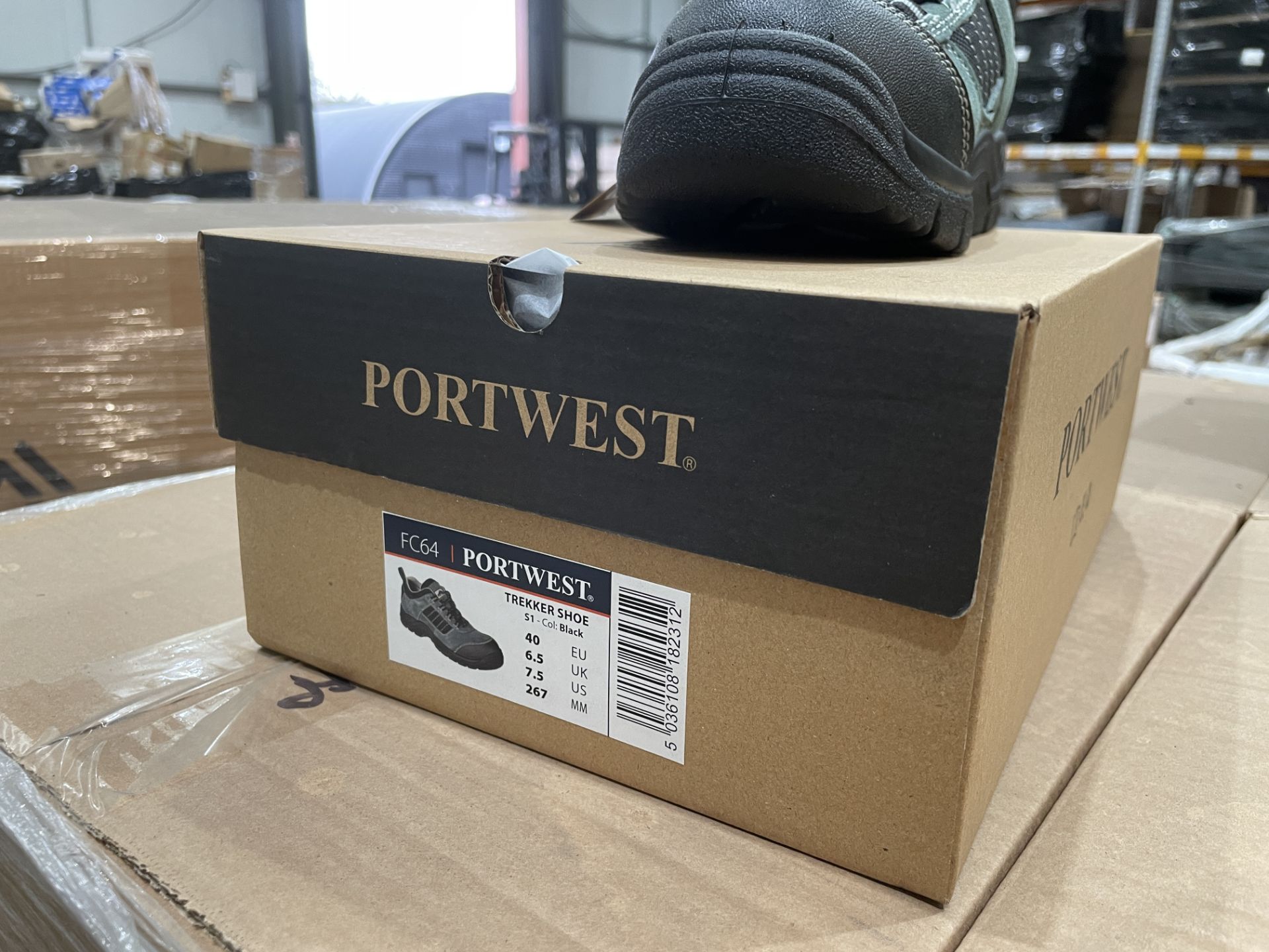 15 X BRAND NEW PAIRS OF PORTWEST COMPOSITELITE BLACK TREKKER SAFETY SHOES SIZE 5 (LOC: 24.9-AA901)