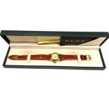 boxed ladies quartz gucci wristwatch maybe needs new battery not ticking