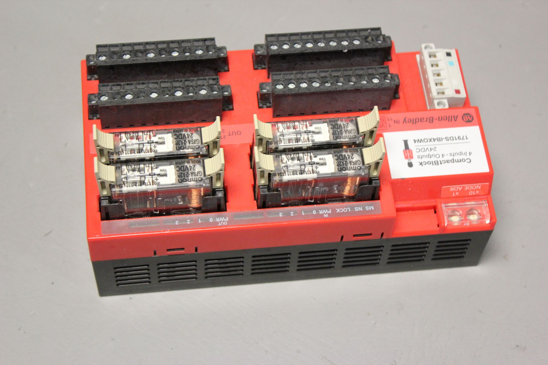 ALLEN BRADLEY GUARD I/O DIGITAL COMB. MODULE 1791DS-IB4XOW4 A LOC:AS6.2.219