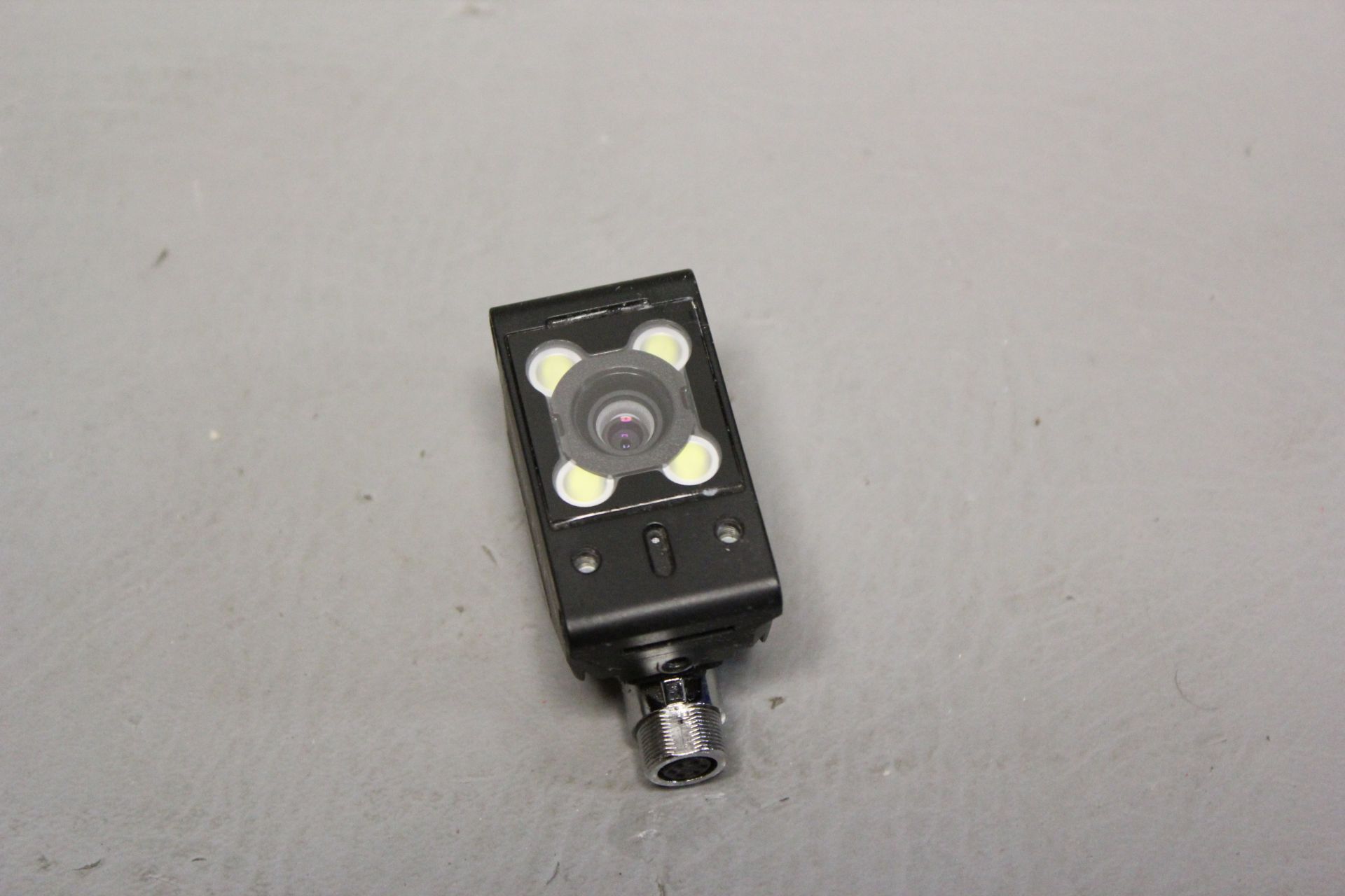 KEYENCE VISION SENSOR IV2-G300CA LOC:AS57.B3.13