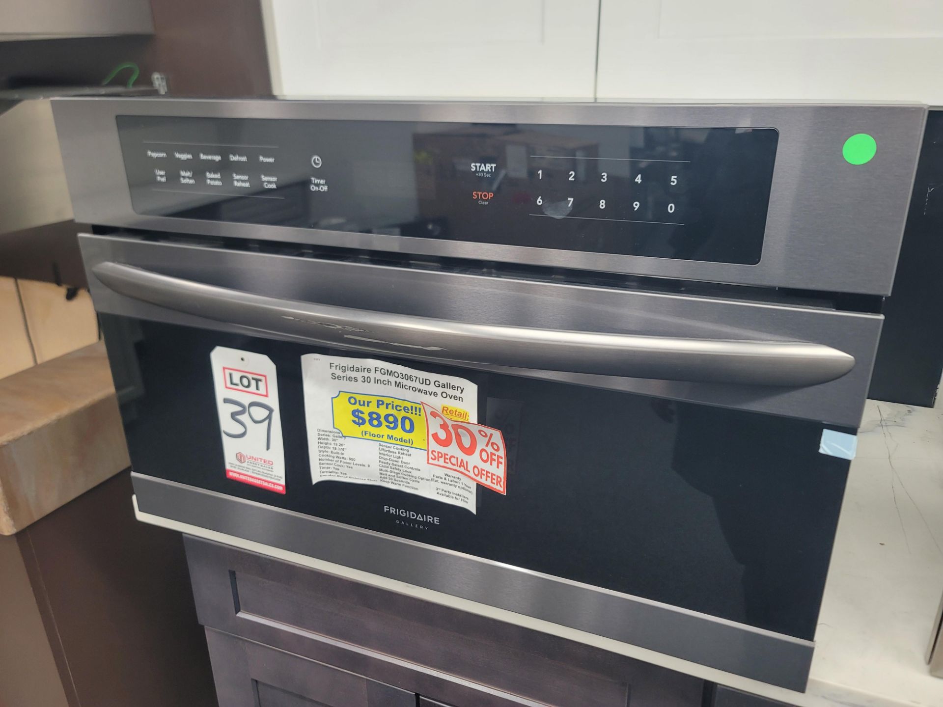 FRIGIDAIRE GALLERY SERIES 30" BUILT-IN MICROWAVE OVEN IN SMUDGE-PROOF (DARK) STAINLESS STEEL, - Image 2 of 5