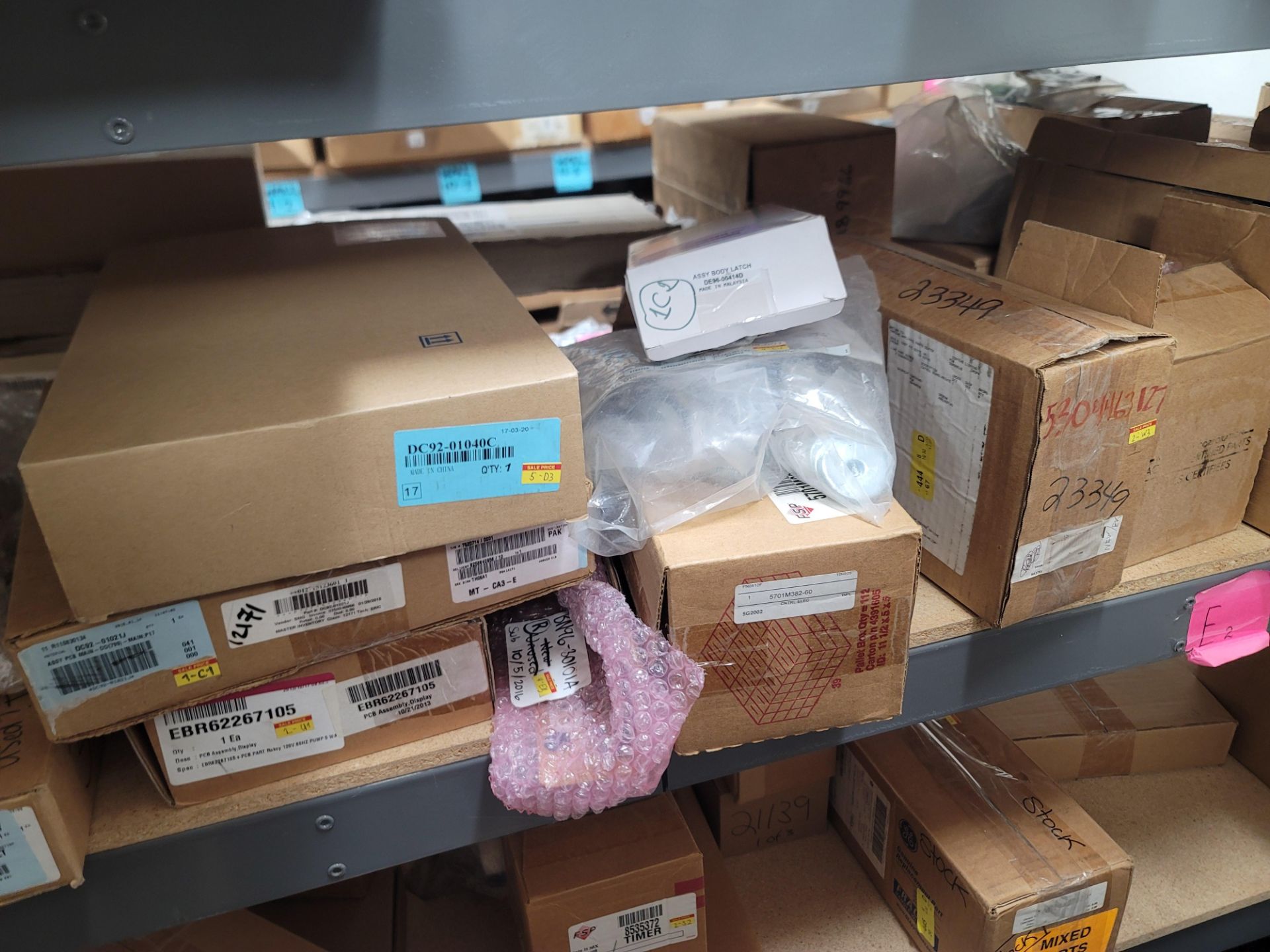 LOT - 8' SHELF UNIT W/ CONTENTS OF APPLIANCE REPLACEMENT PARTS - Image 28 of 33