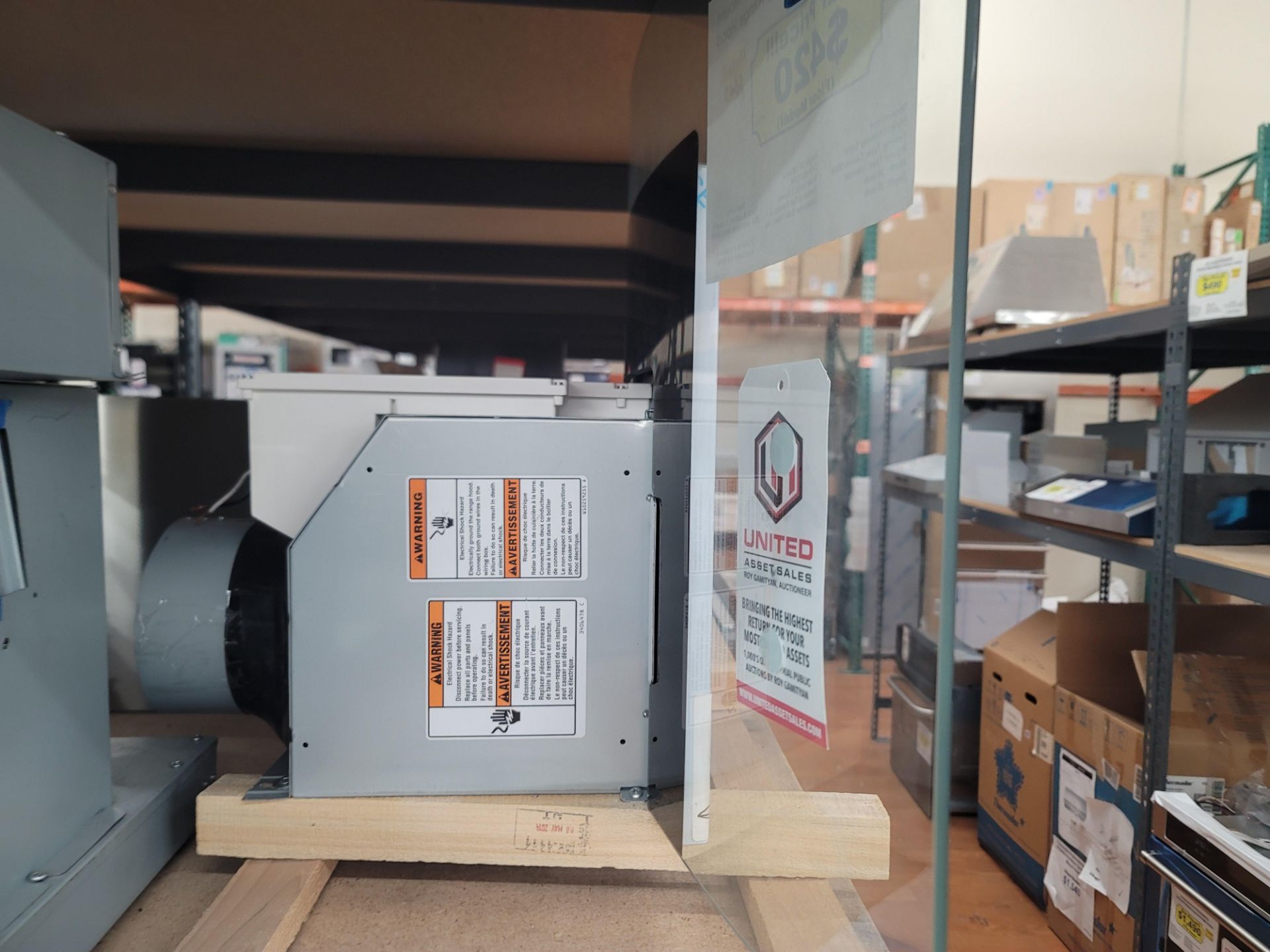 WHIRLPOOL 36" WALL MOUNT GLASS CANOPY CHIMNEY RANGE HOOD, MODEL GXW6536DXS - Image 2 of 3