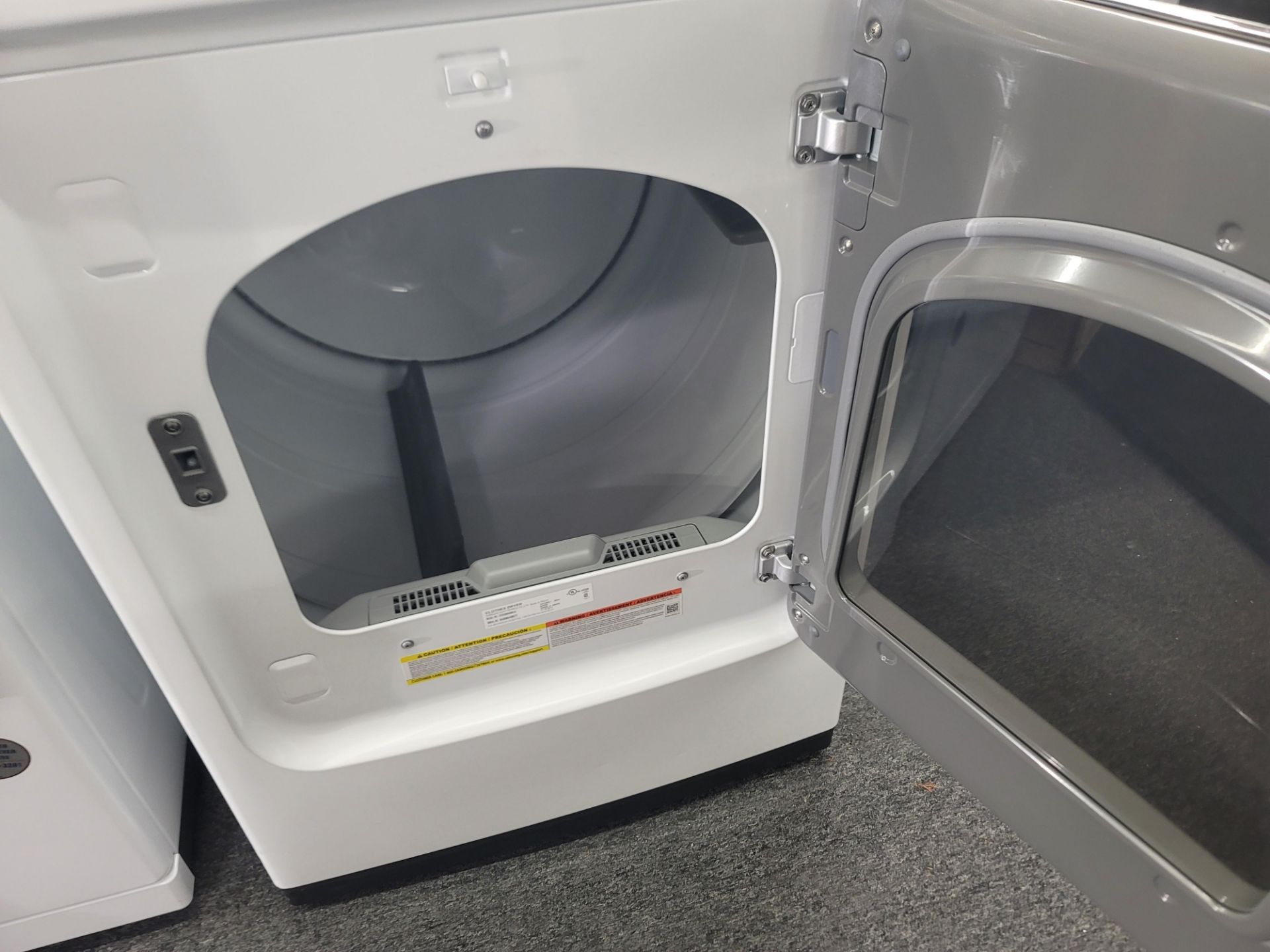 SAMSUNG 27" ELECTRIC DRYER IN WHITE, 7.4 CU. FT. CAPACITY, MODEL DVE52M8650W - Image 2 of 4