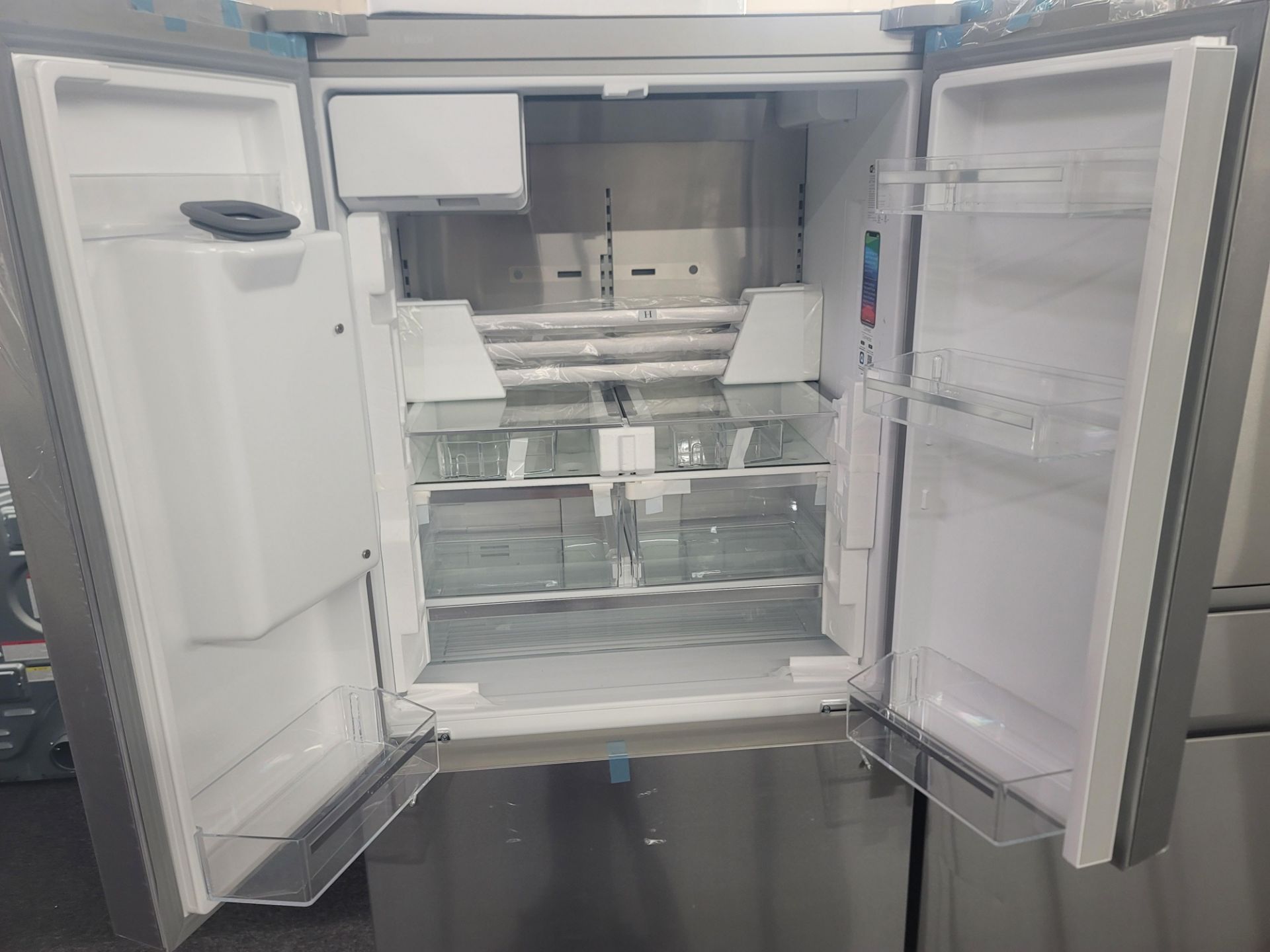 BOSCH 500 SERIES 36" SMART FREESTANDING FRENCH DOOR 15.2 CU. FT. REFRIGERATOR / 6.4 CU. FT. - Image 2 of 4