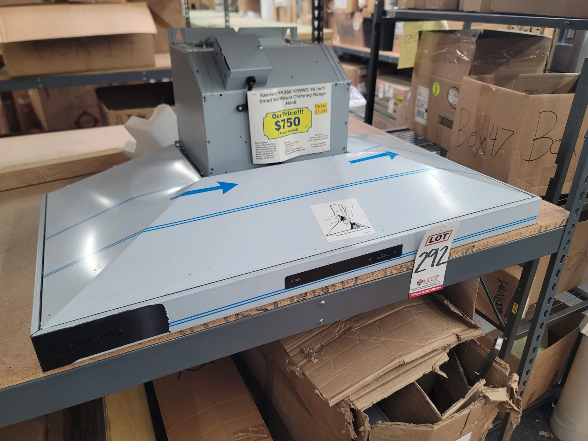 SAMSUNG 36" SMART WALL MOUNT CHIMNEY RANGE HOOD IN BLACK STAINLESS STEEL, MODEL NK36K7000WG