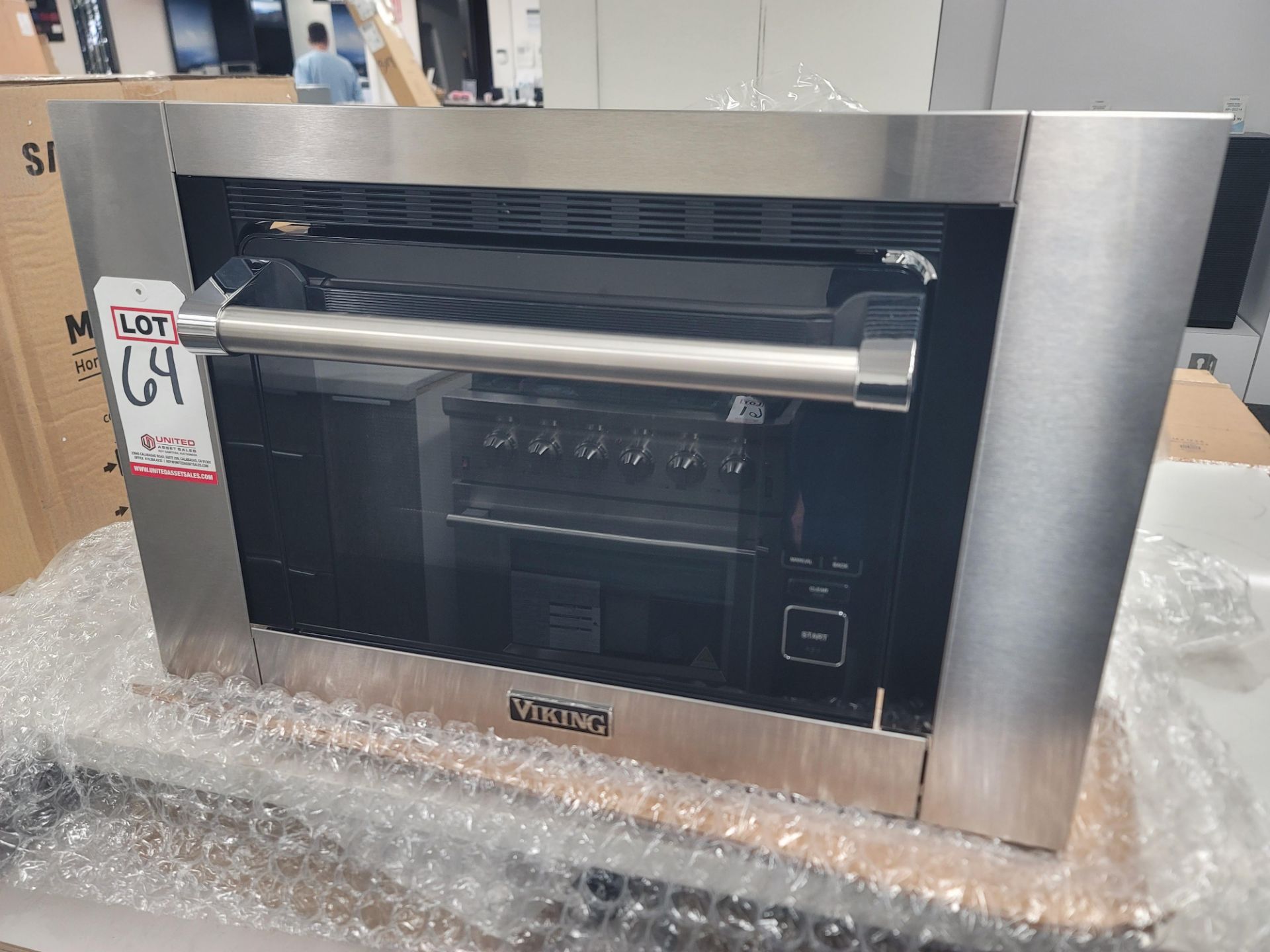 VIKING 30" BUILT-IN COMBINATION STEAM/CONVECTION SINGLE WALL OVEN W/ 1.1 CU. FT. CAPACITY IN - Image 4 of 4