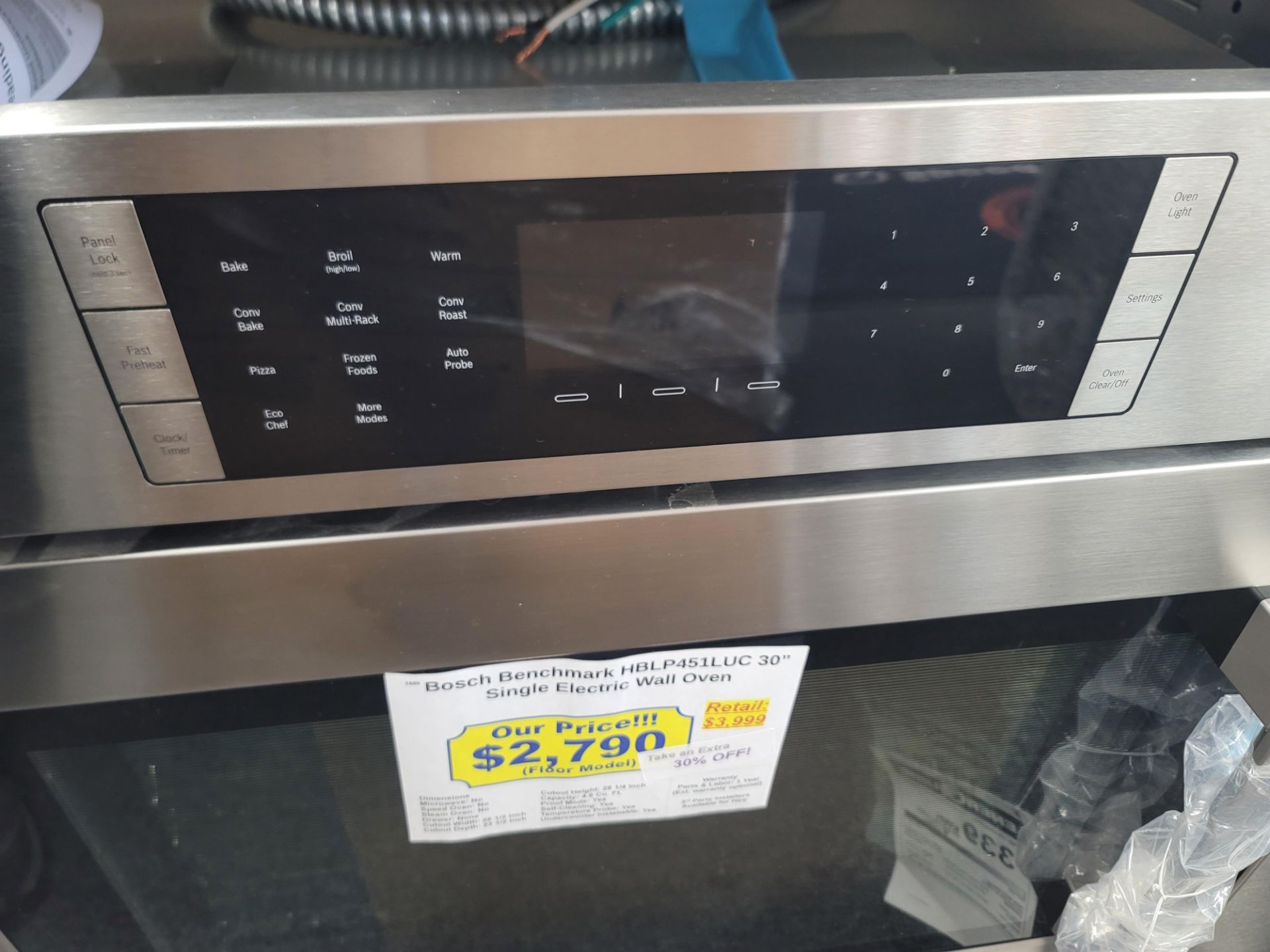 BOSCH BENCHMARK 30" SINGLE ELECTRIC WALL OVEN W/ 4.6 CU. FT. CAPACITY IN STAINLESS STEEL, MODEL - Image 2 of 5