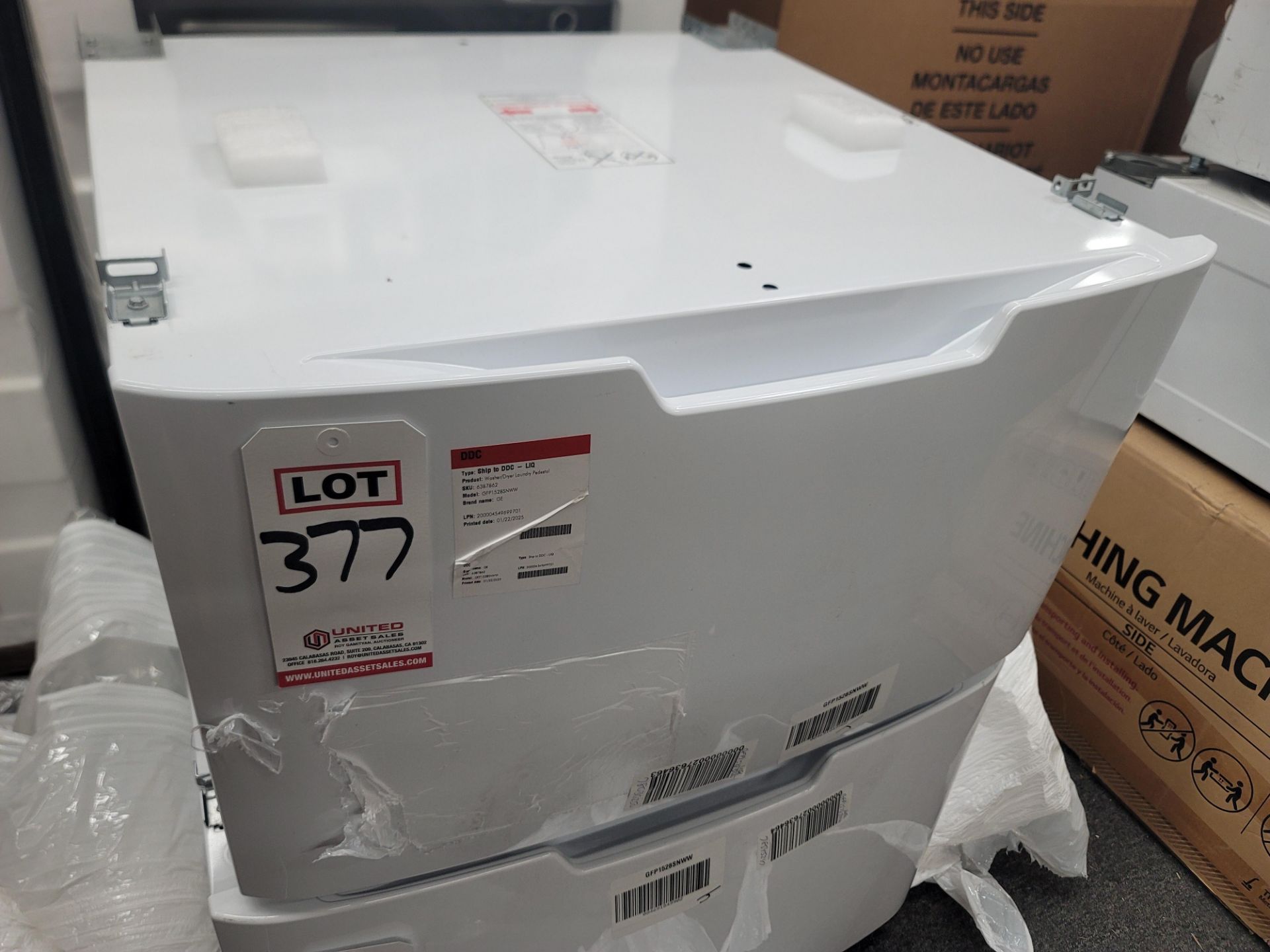 GE 28" LAUNDRY PEDESTAL W/ 16" HT, IN WHITE, MODEL GFP1528SNWW