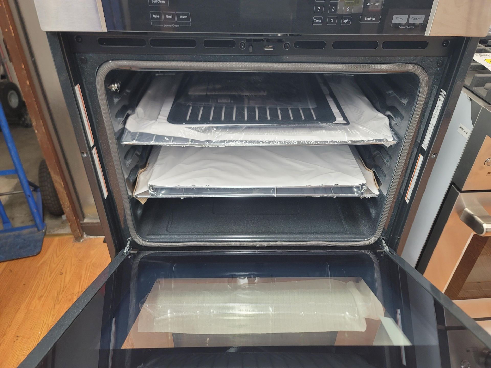 ZLINE 30" PROFESSIONAL DOUBLE ELECTRIC WALL OVEN W/ 10 CU. FT. CAPACITY IN STAINLESS STEEL, MODEL - Image 4 of 7