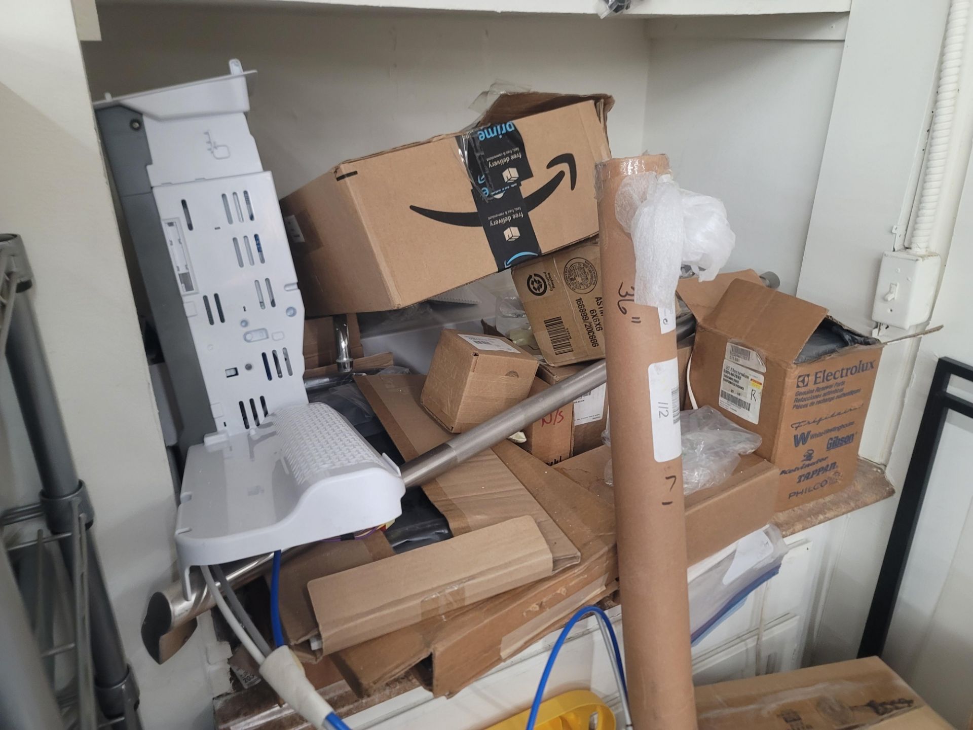 LOT - CONTENTS OF CORNER UNDER STAIRS, TO INCLUDE SHELF UNIT AND ALL APPLIANCE REPLACEMENT PARTS - Image 8 of 12