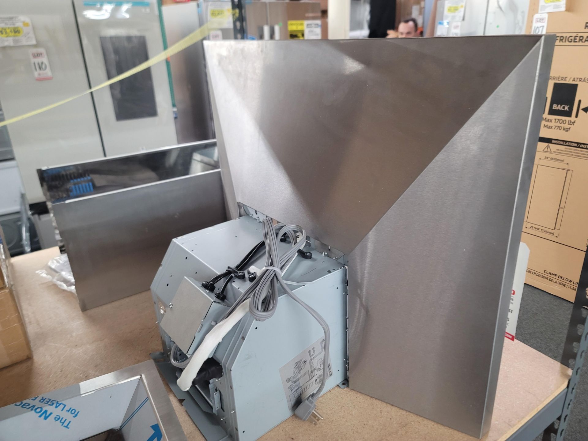 THERMADOR MASTERPIECE SERIES 30" WALL MOUNT SMART RANGE HOOD, MODEL HMCB30WS - Image 2 of 3