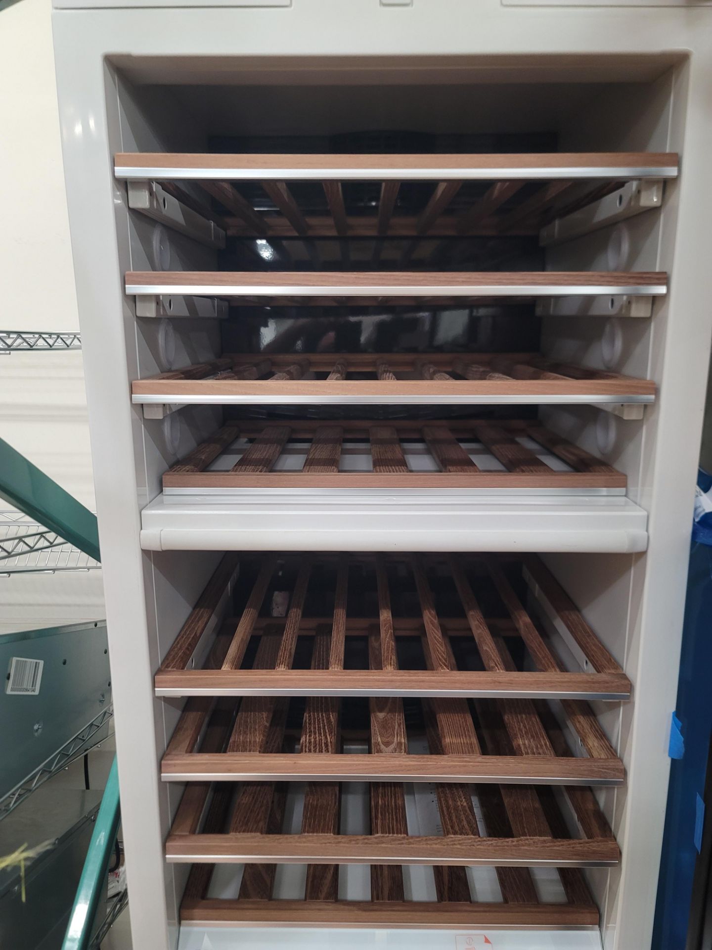 MIELE MASTERCOOL SERIES 24" WINE COOLER W/ 102-BOTTLE CAPACITY, MODEL KWT1603VI - Image 3 of 5