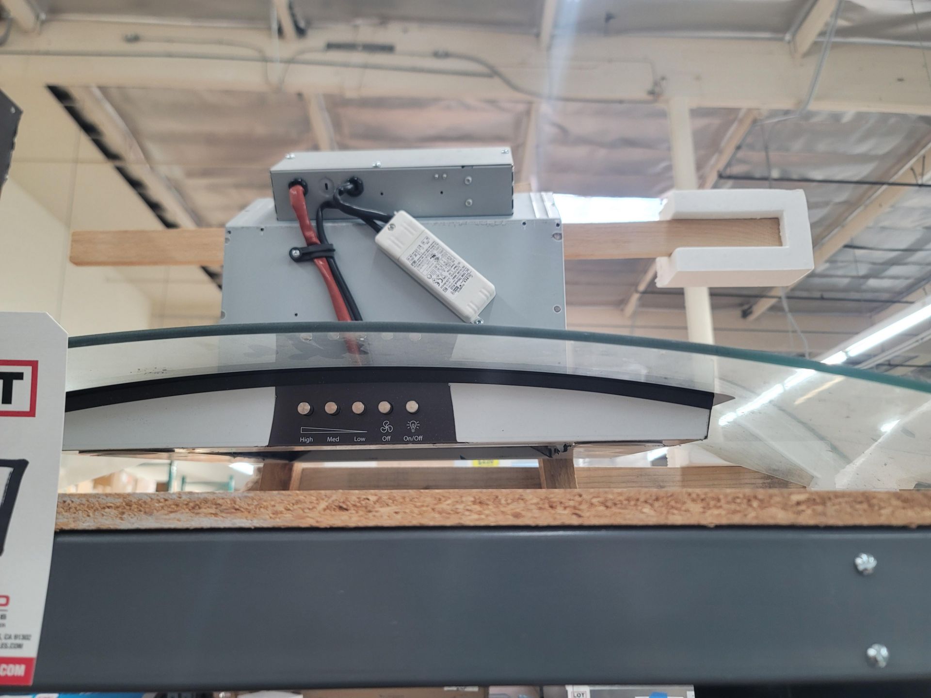 WHIRLPOOL 36" CONCAVE GLASS CONVERTIBLE WALL MOUNT RANGE HOOD, MODEL WVW51UC6HV - Image 2 of 3