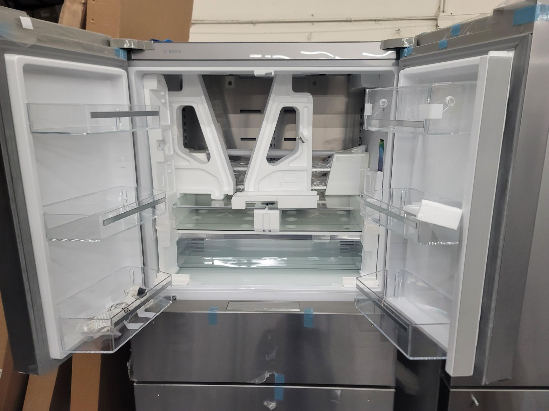 BOSCH 800 SERIES 36" COUNTER DEPTH FRENCH DOOR 15 CU. FT. REFRIGERATOR / 6.0 CU. FT. FREEZER / 21 - Image 2 of 6