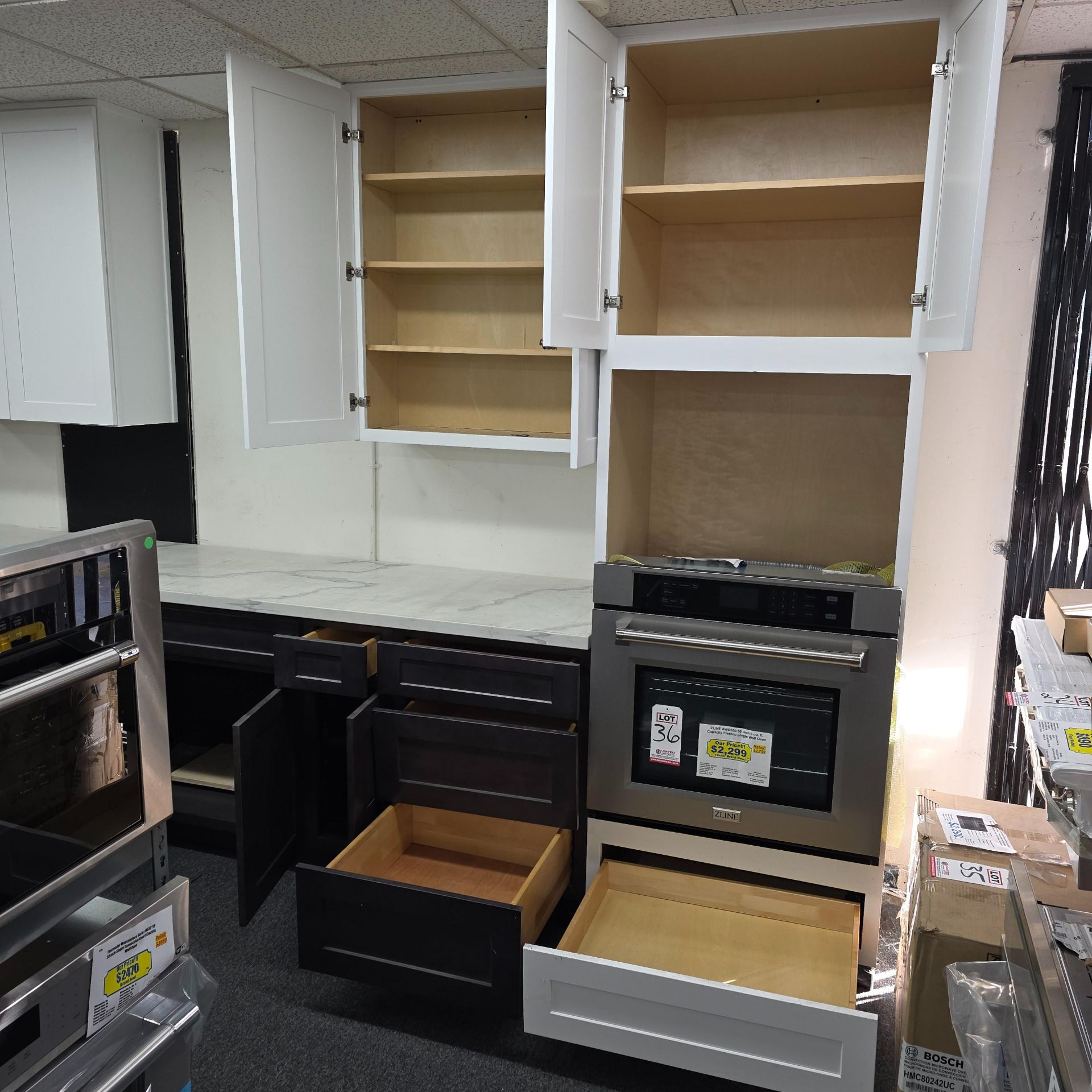 LOT - TWO-TONE KITCHEN CABINET SET W/ 9' OF BASE CABINETS, 31" OVEN CABINET AND (2) 35-1/2" WALL - Image 3 of 5