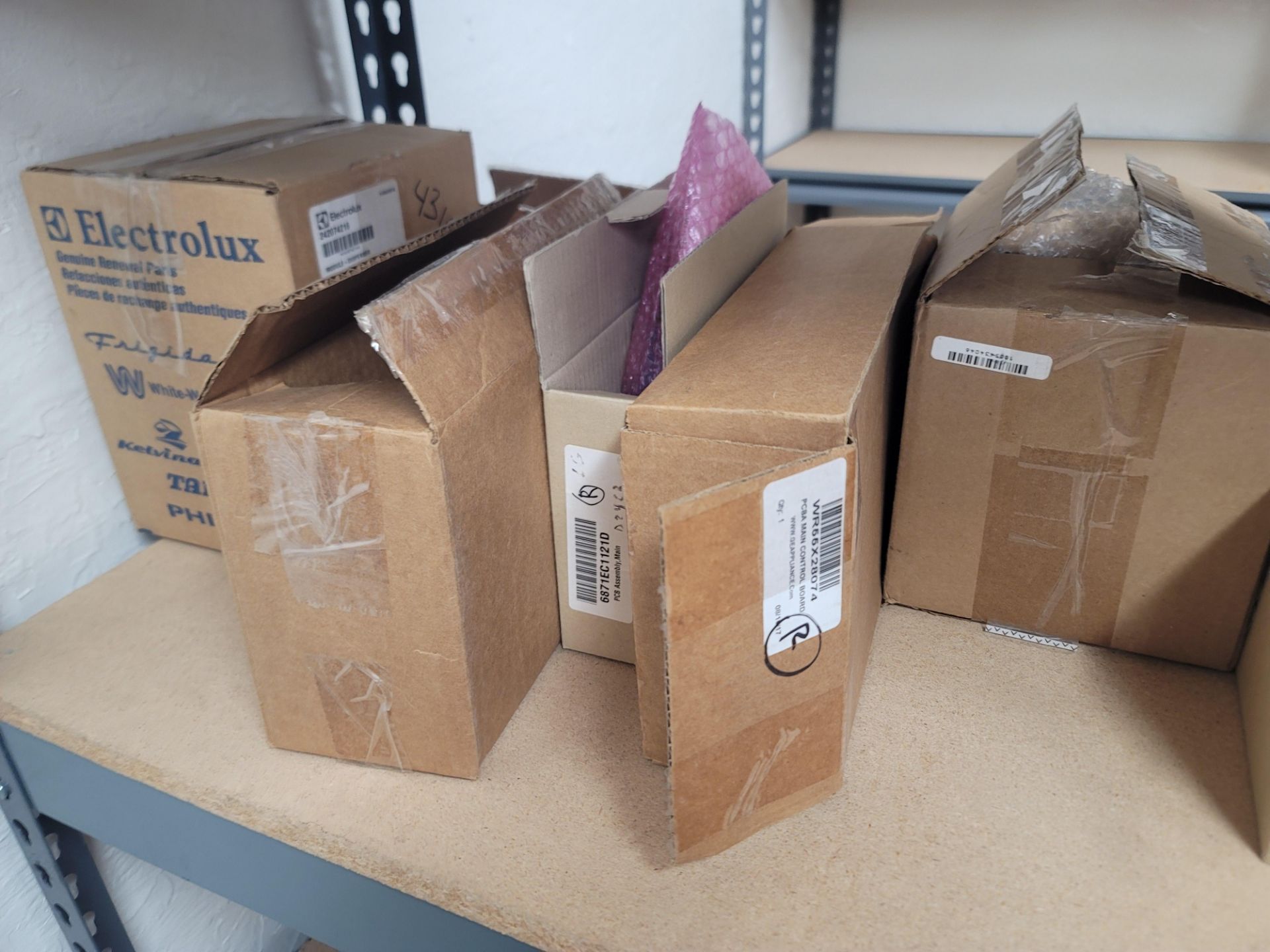 LOT - 8' SHELF UNIT W/ CONTENTS OF APPLIANCE REPLACEMENT PARTS - Image 6 of 19