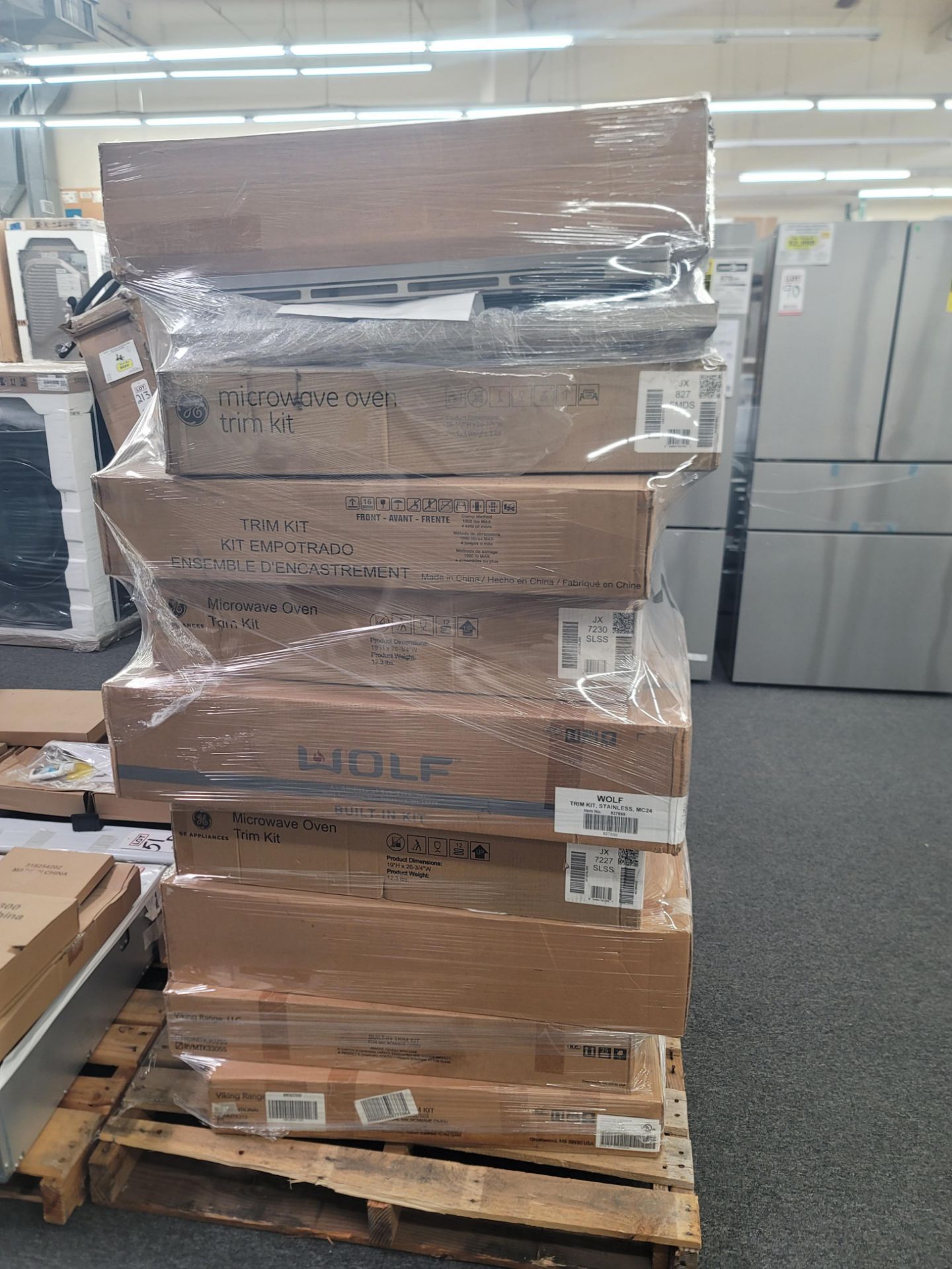 LOT - PALLET OF APPLIANCE TRIM KITS, APPROX. (18) PIECES - Image 2 of 17