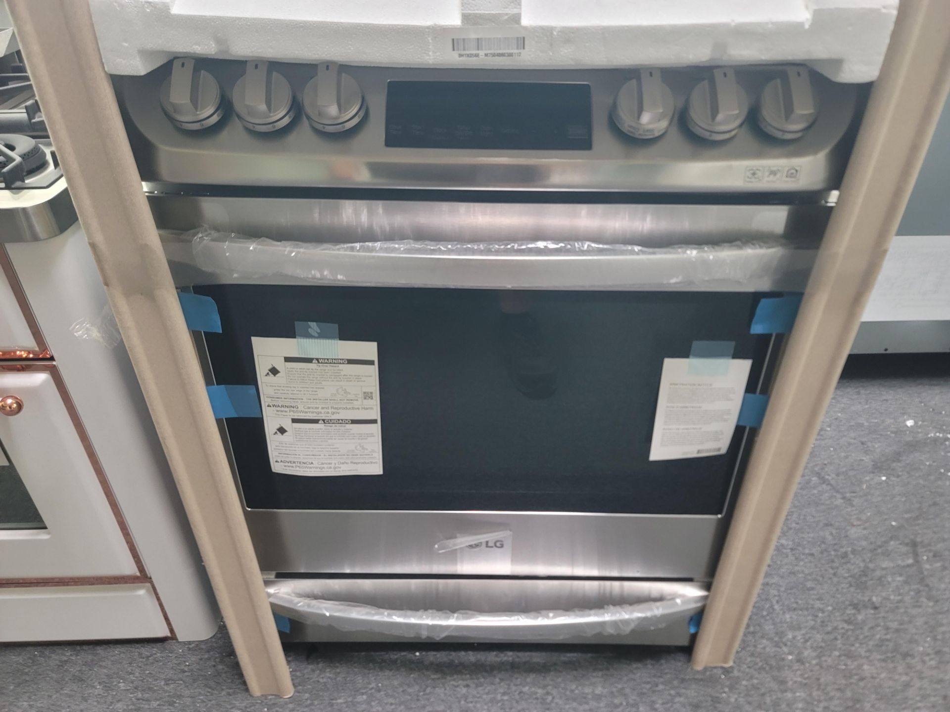 LG 30" SLIDE-IN DUAL FUEL SMART RANGE W/ (5) GAS BURNERS AND 6.3 CU. FT. CAPACITY ELECTRIC OVEN IN - Image 3 of 4