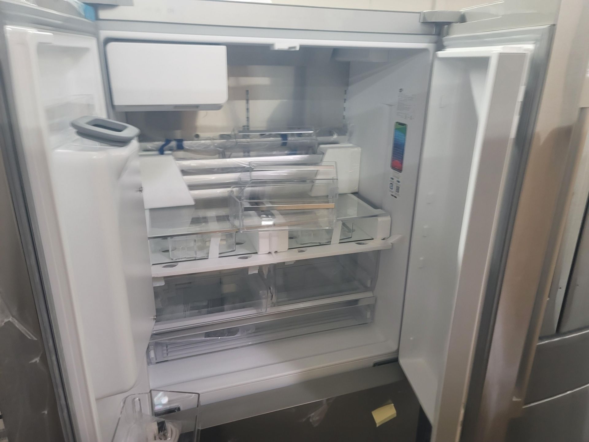 BOSCH 500 SERIES 36" SMART FREESTANDING FRENCH DOOR 15.2 CU. FT. REFRIGERATOR / 6.4 CU. FT. - Image 2 of 4