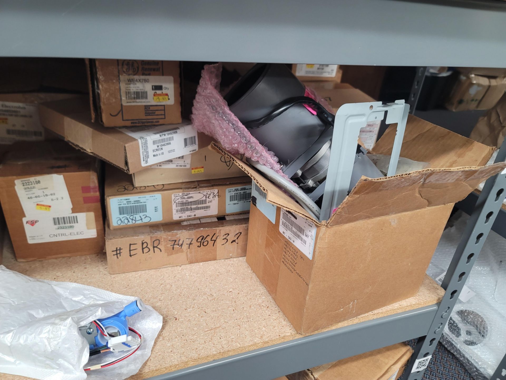 LOT - 8' SHELF UNIT W/ CONTENTS OF APPLIANCE REPLACEMENT PARTS - Image 12 of 19