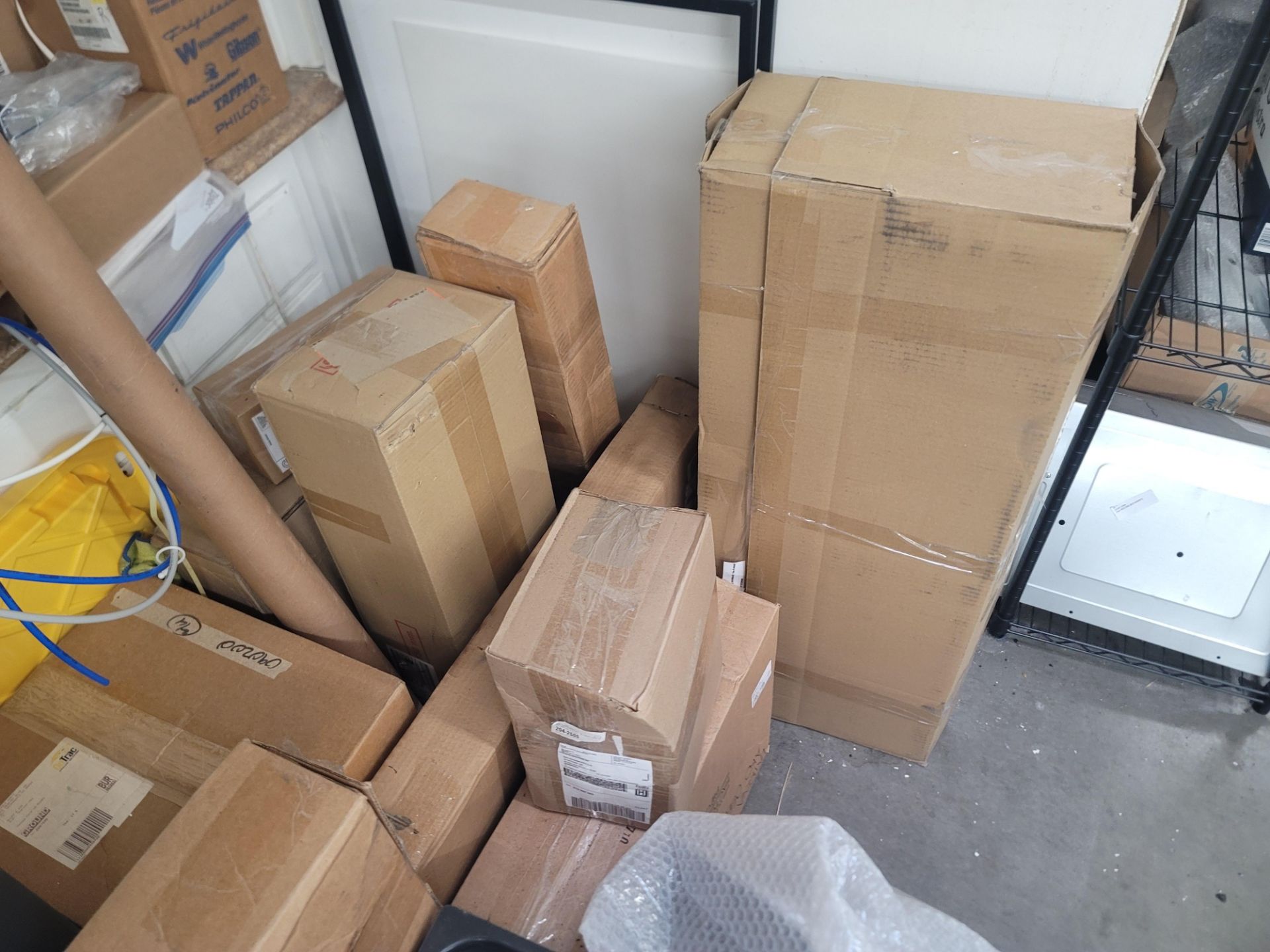 LOT - CONTENTS OF CORNER UNDER STAIRS, TO INCLUDE SHELF UNIT AND ALL APPLIANCE REPLACEMENT PARTS - Image 9 of 12