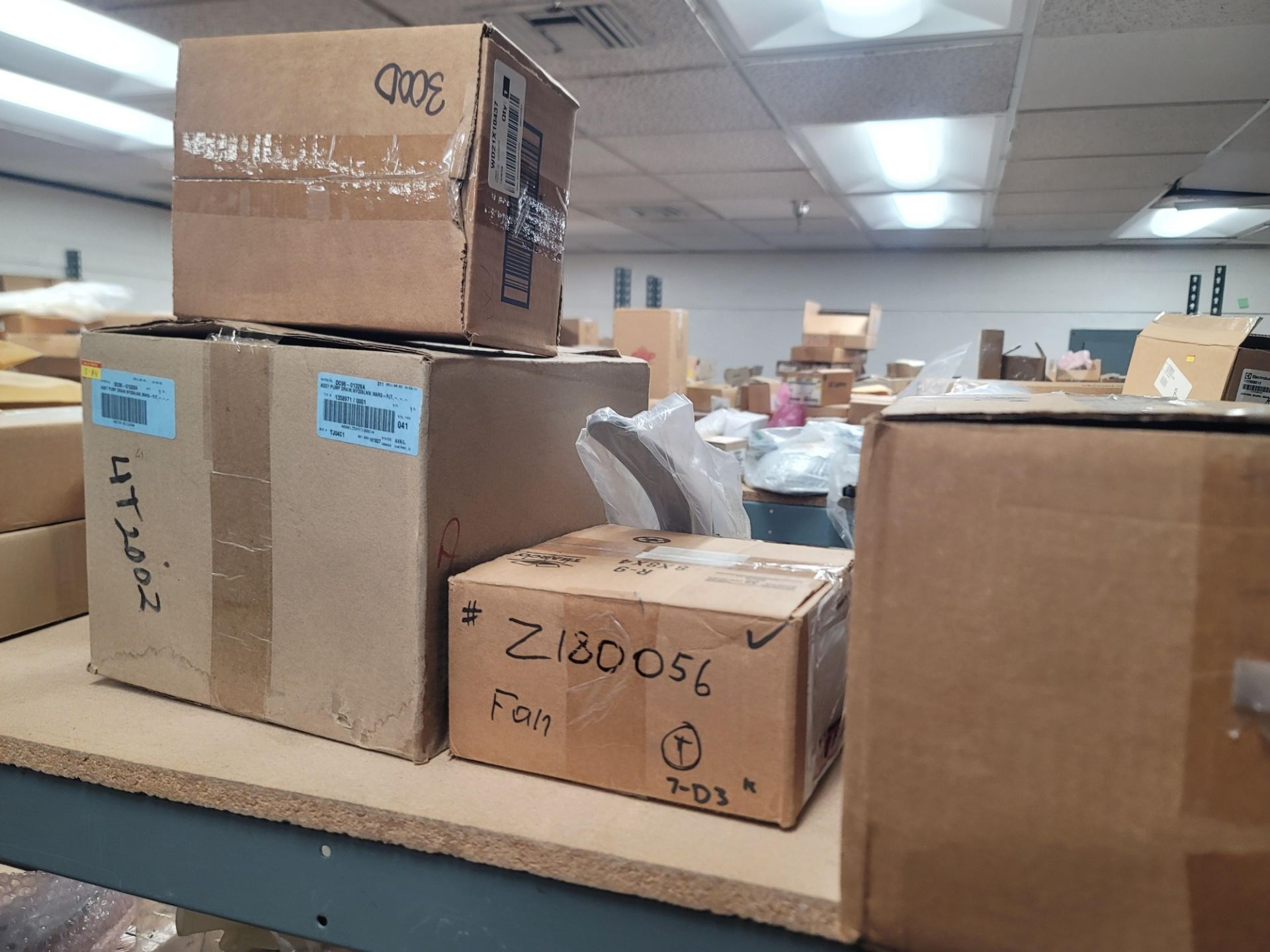 LOT - 8' SHELF UNIT W/ CONTENTS OF APPLIANCE REPLACEMENT PARTS - Image 3 of 19