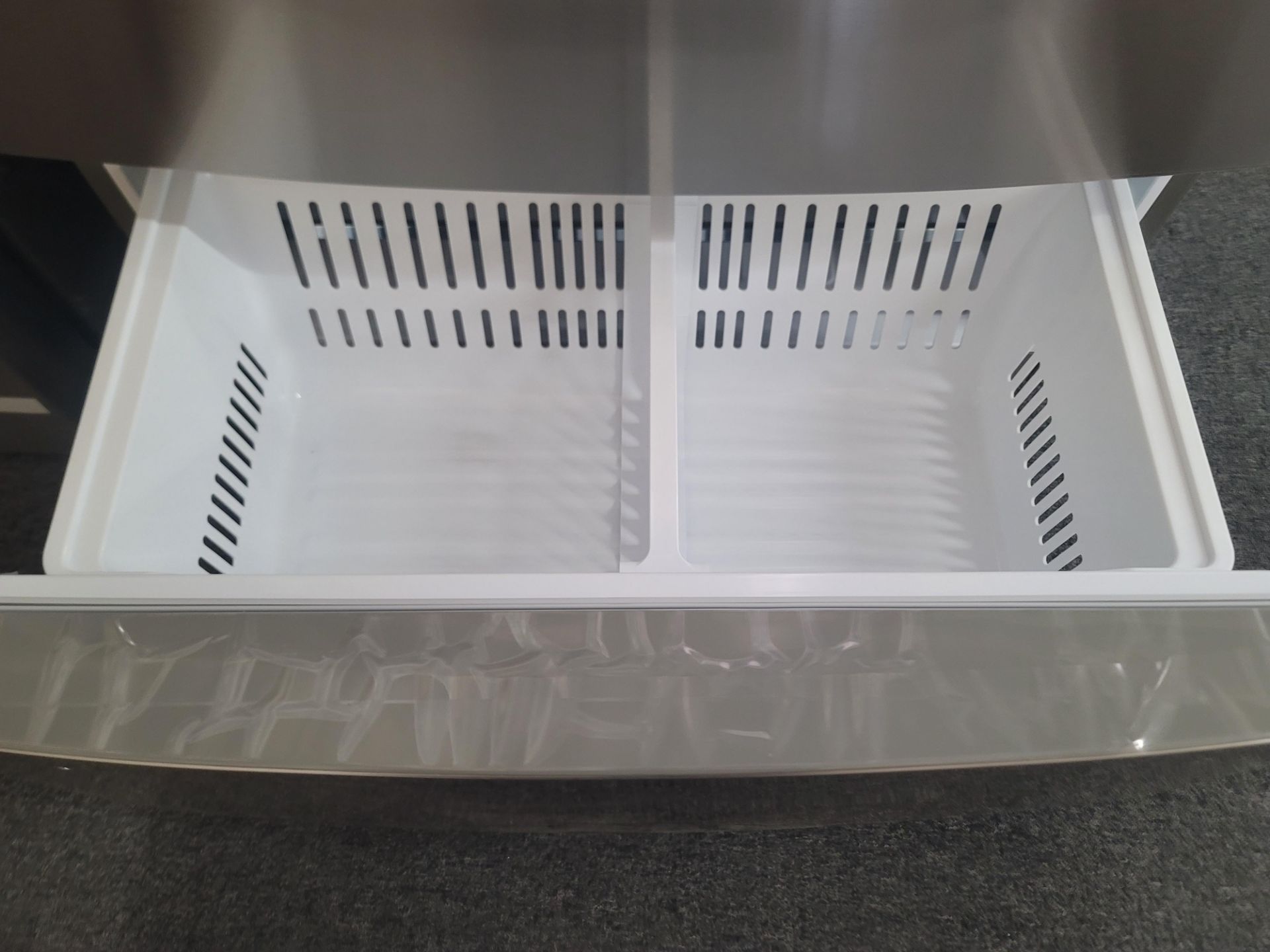 LG 36" SMART COUNTER DEPTH 4-DOOR FRENCH DOOR 14.8 CU. FT. REFRIGERATOR / 7.2 CU. FT. FREEZER / 22 - Image 4 of 5