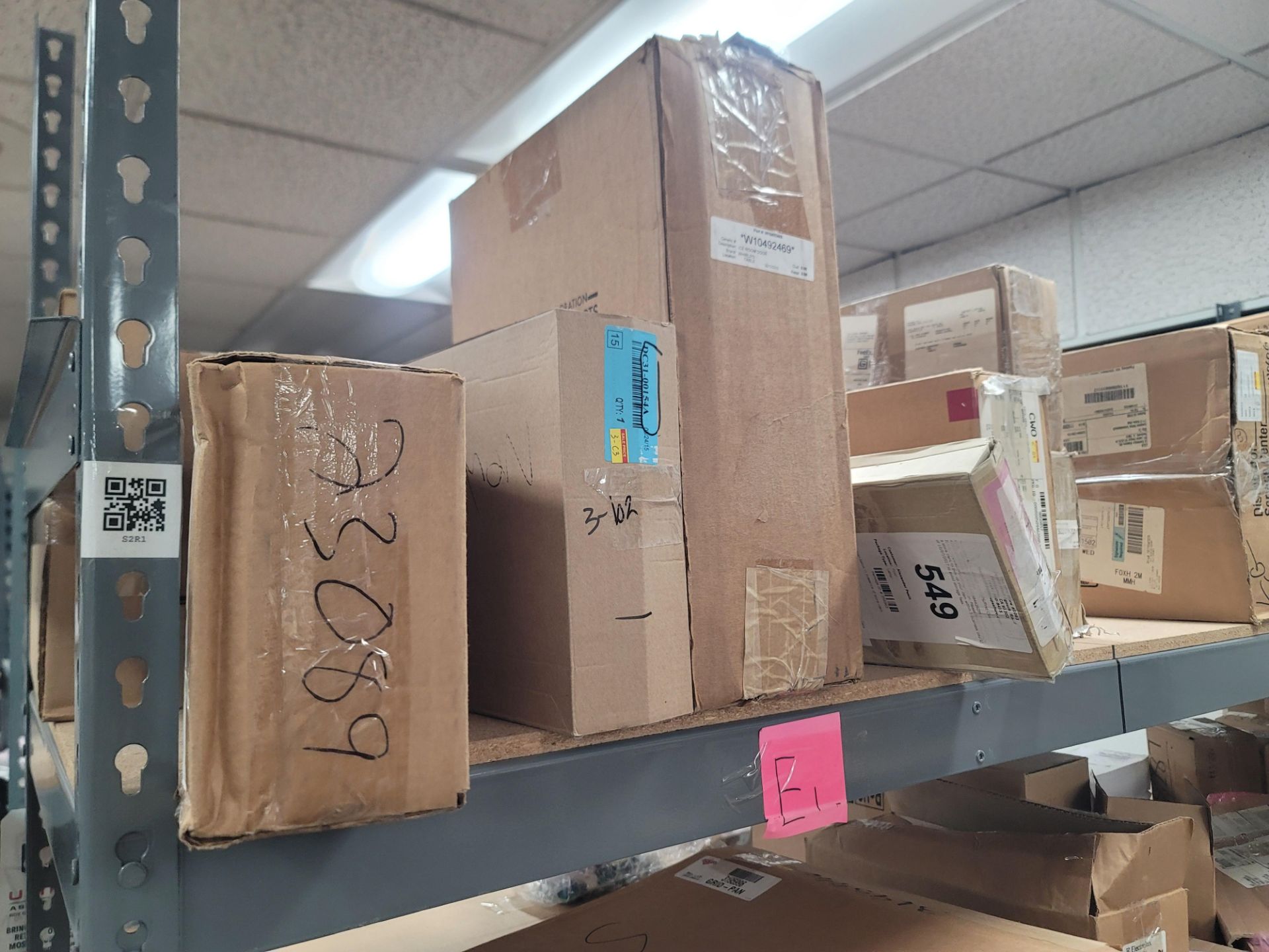 LOT - 8' SHELF UNIT W/ CONTENTS OF APPLIANCE REPLACEMENT PARTS - Image 21 of 33