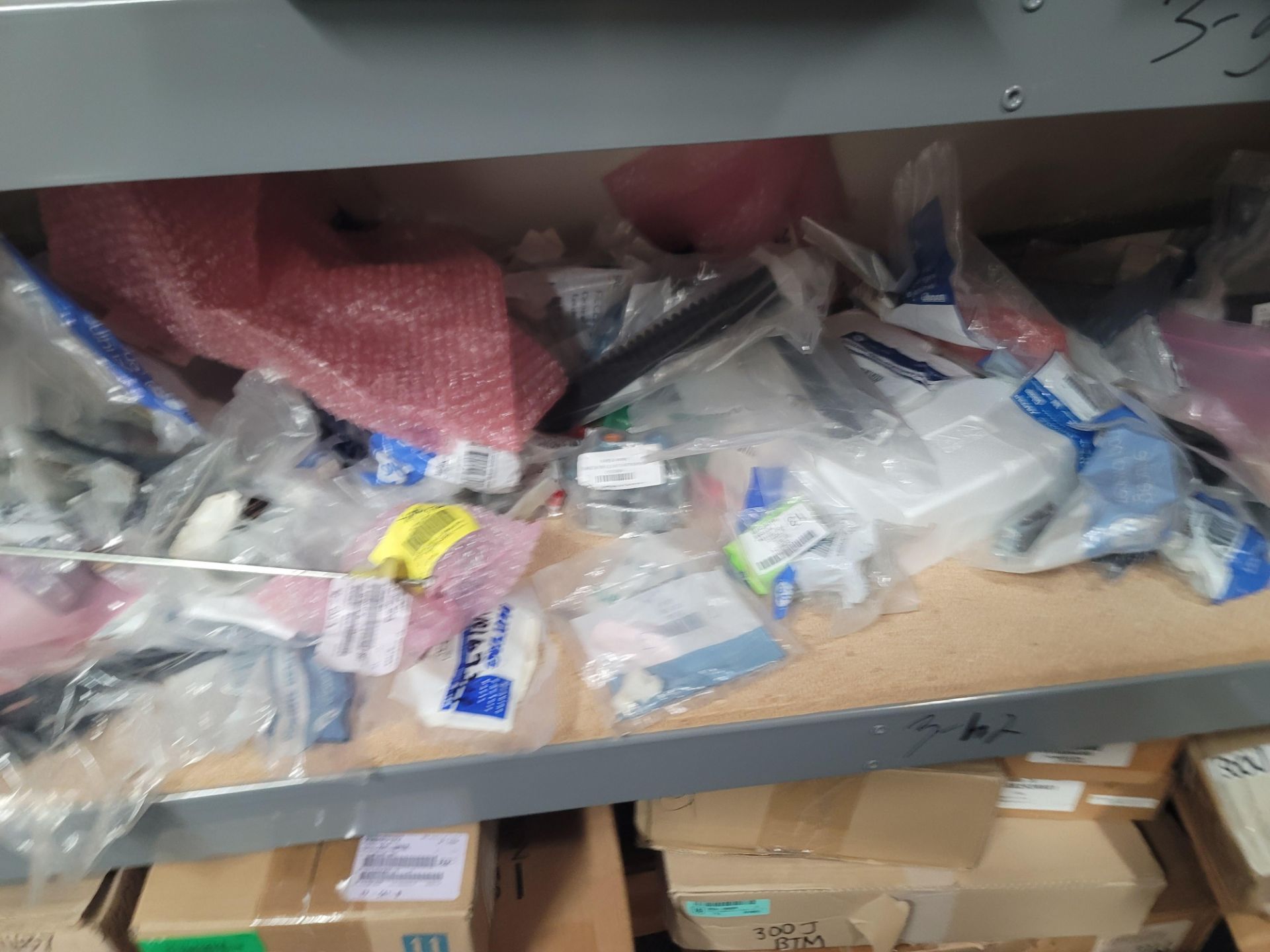 LOT - 8' SHELF UNIT W/ CONTENTS OF APPLIANCE REPLACEMENT PARTS - Image 16 of 23