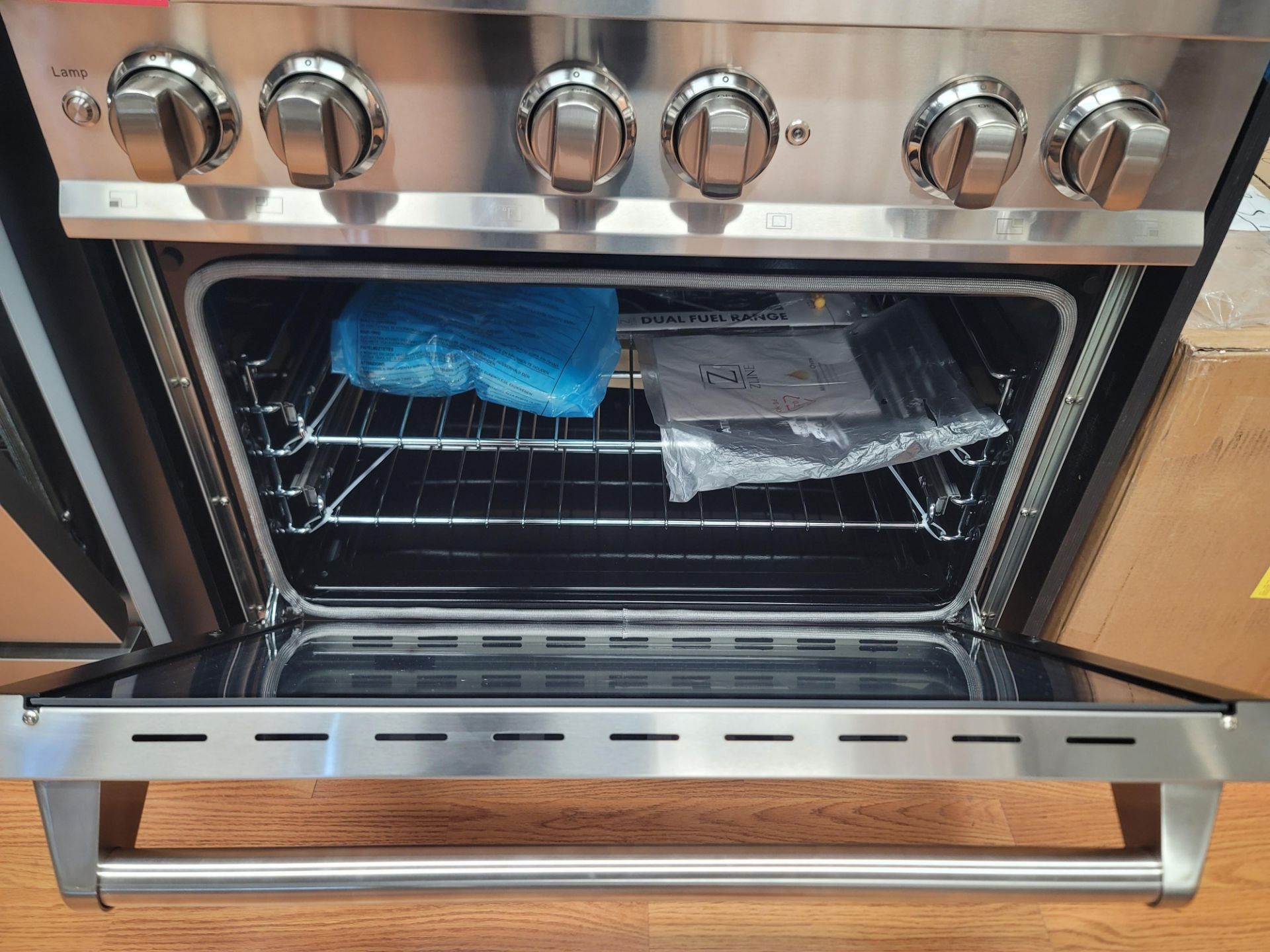 ZLINE 30" FREESTANDING DUAL FUEL RANGE IN STAINLESS STEEL, MODEL RA30 - Image 3 of 4