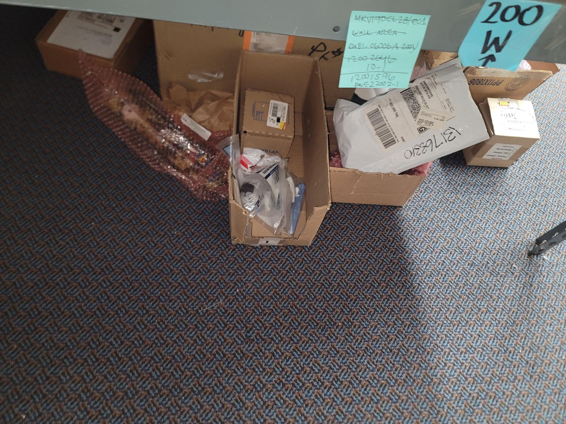 LOT - 8' SHELF UNIT W/ CONTENTS OF APPLIANCE REPLACEMENT PARTS - Image 16 of 19