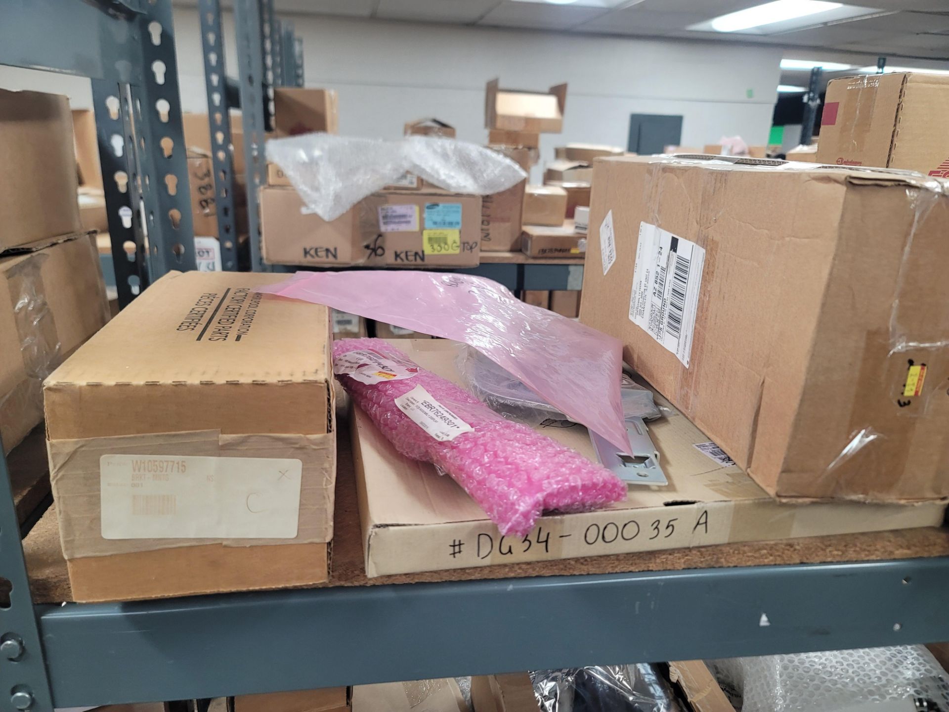 LOT - 8' SHELF UNIT W/ CONTENTS OF APPLIANCE REPLACEMENT PARTS - Image 6 of 19